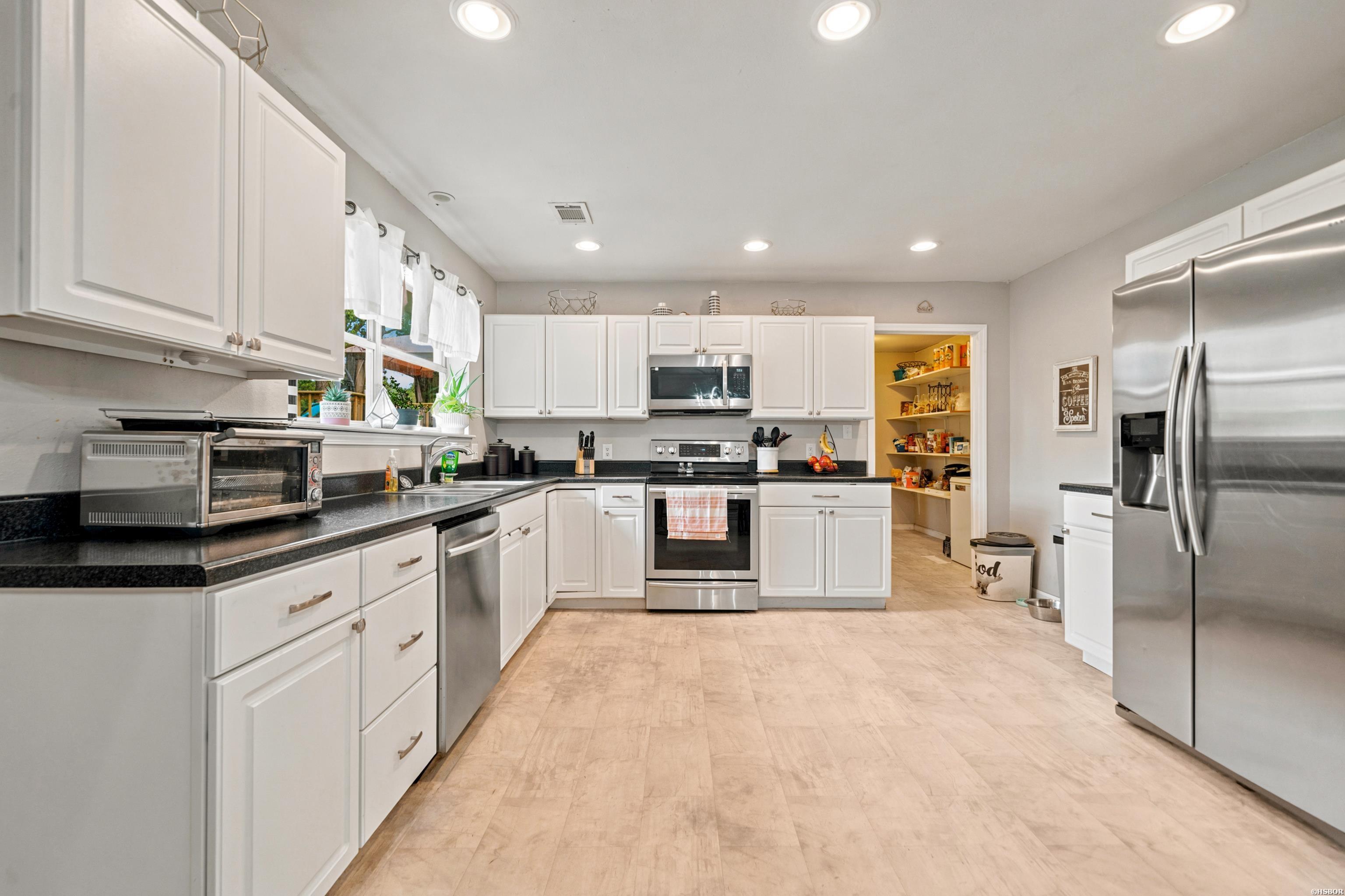 301 Bratton Drive Property Photo 8