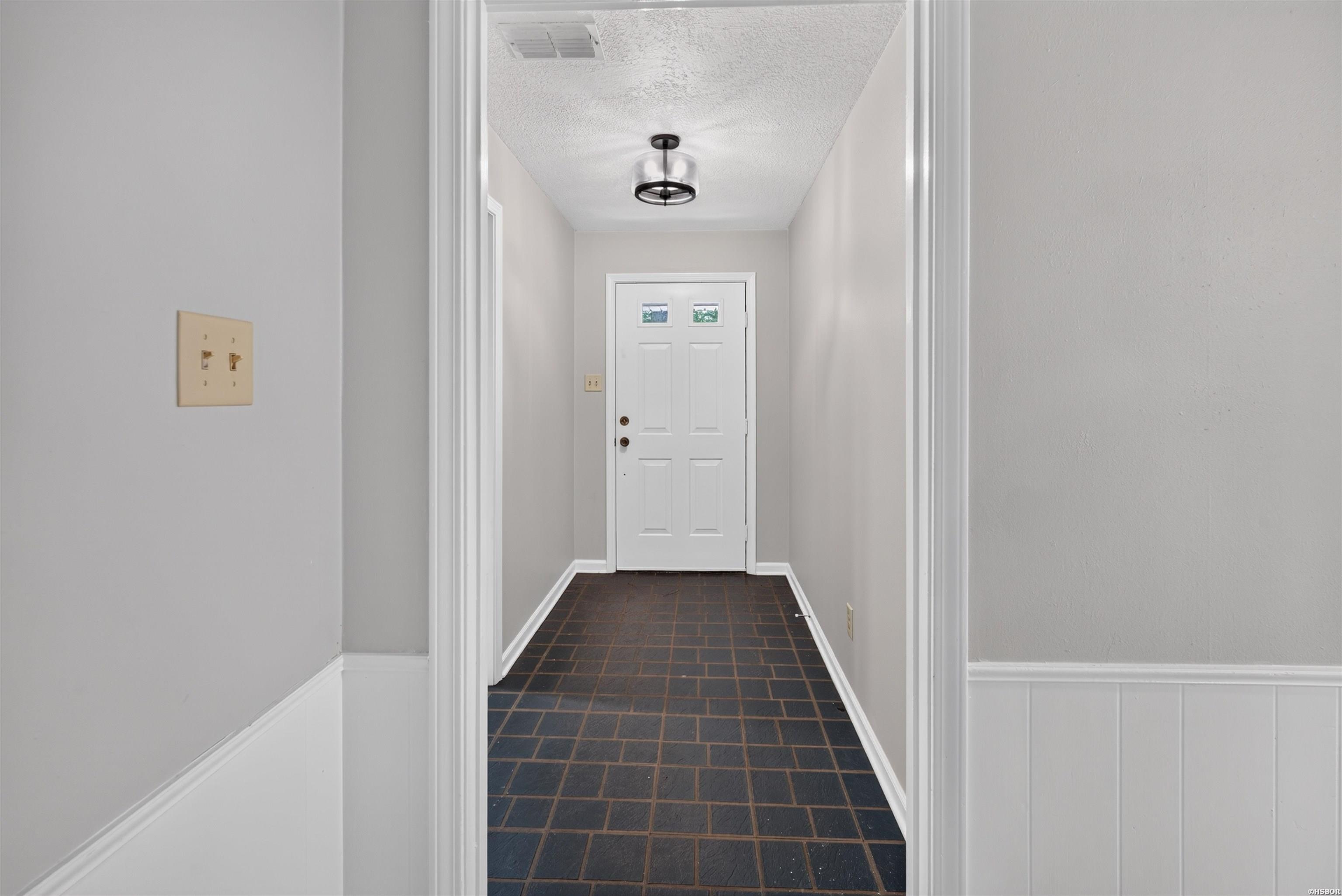 10 Ivy Circle Property Photo 2