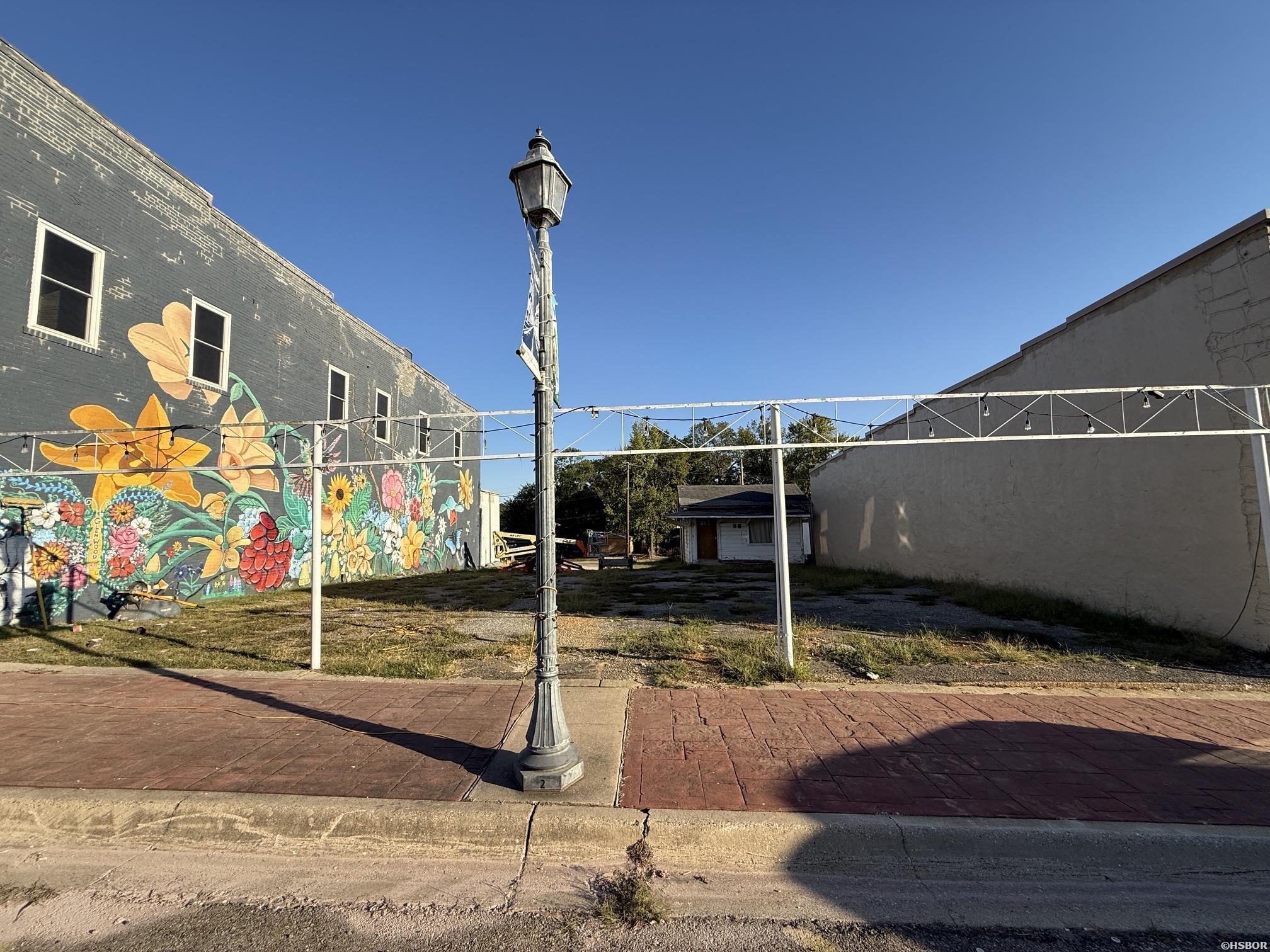 217 E Broadway Street Property Photo 4