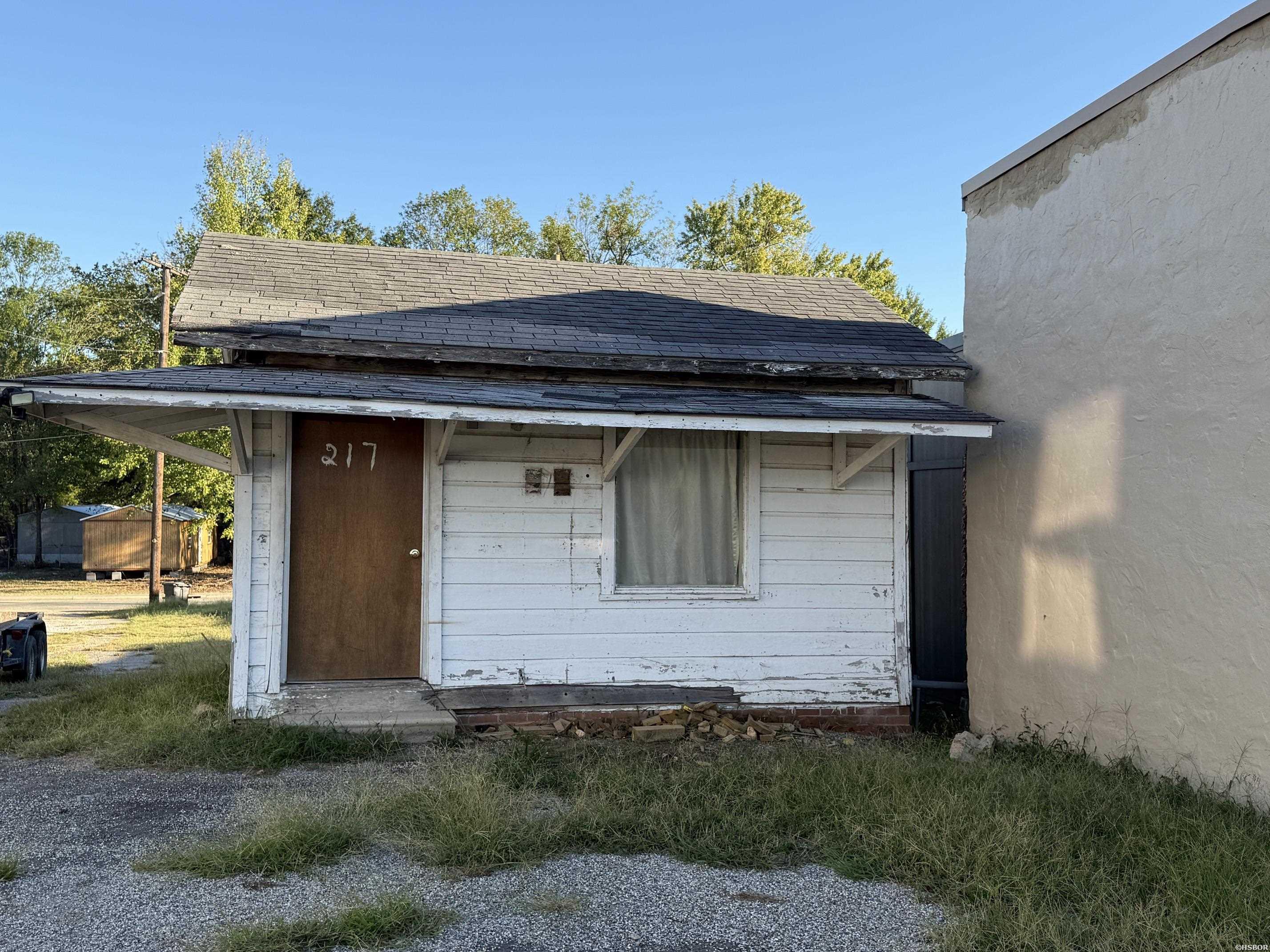 217 E Broadway Street Property Photo 6