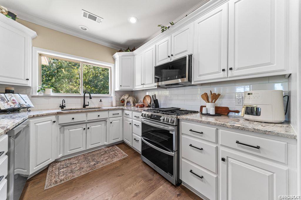 518 Amity Property Photo 9
