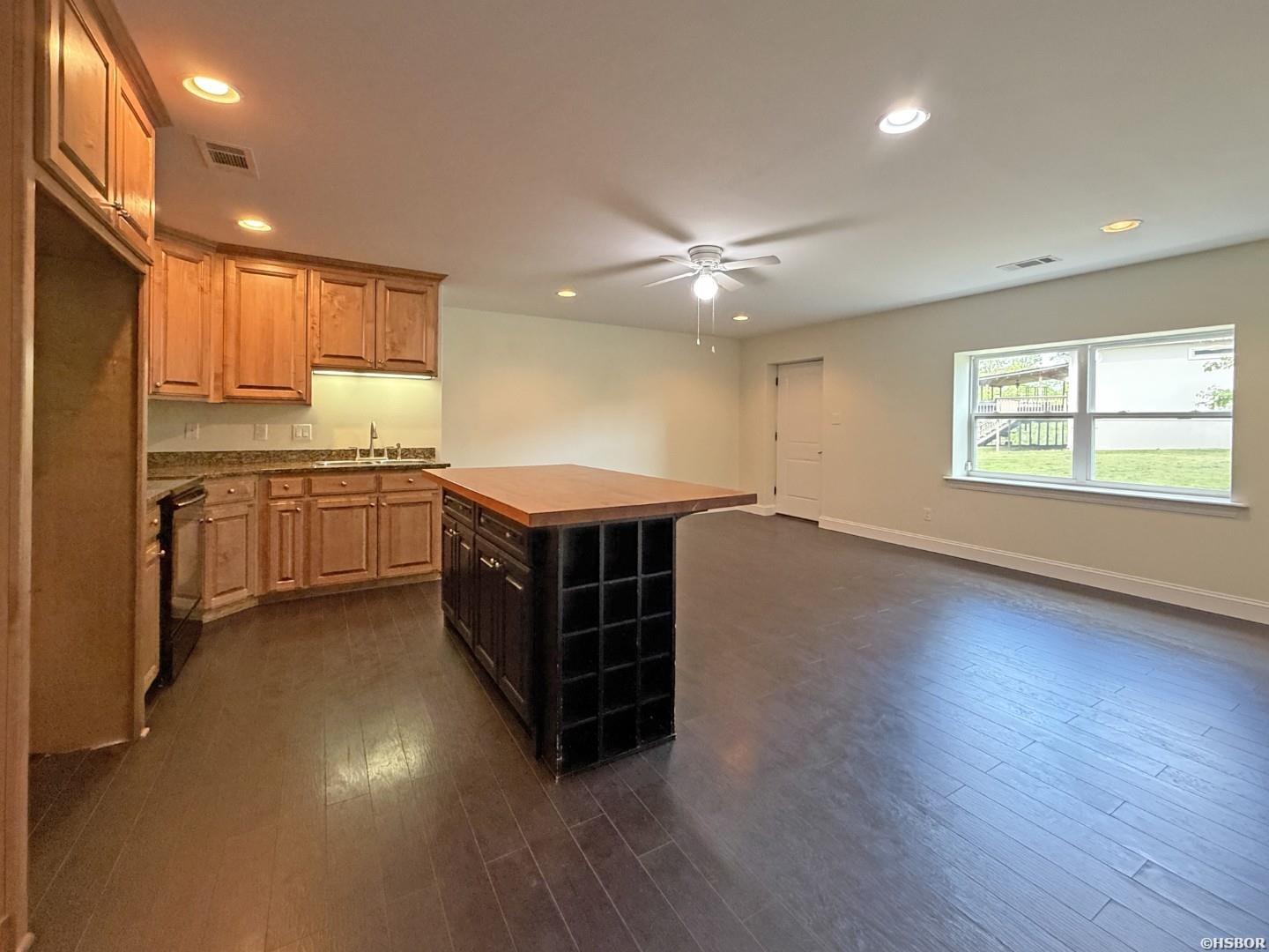 300 Crestview Drive Property Photo 28