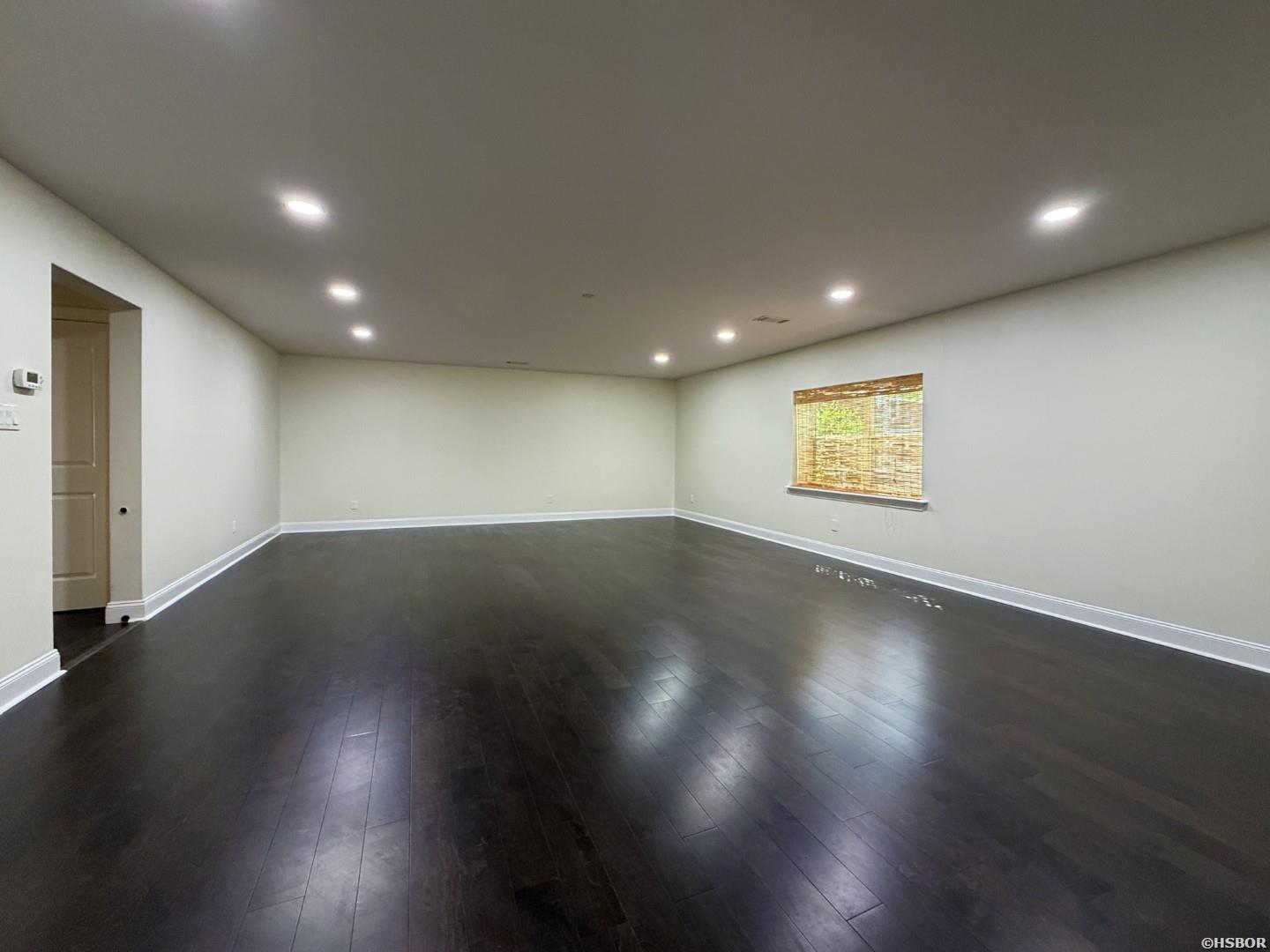 300 Crestview Drive Property Photo 35