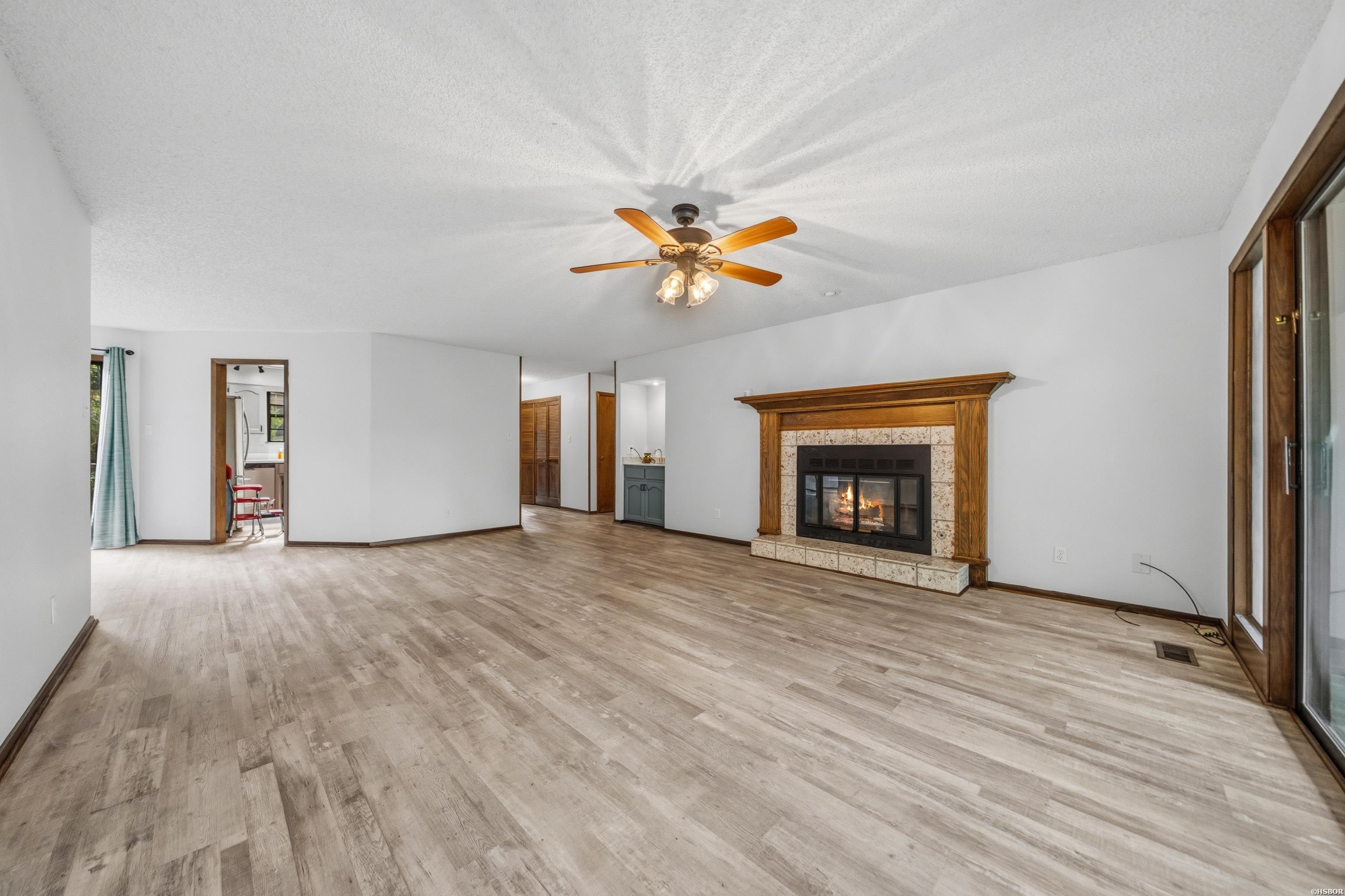 2315 Lakeshore Drive Property Photo 7