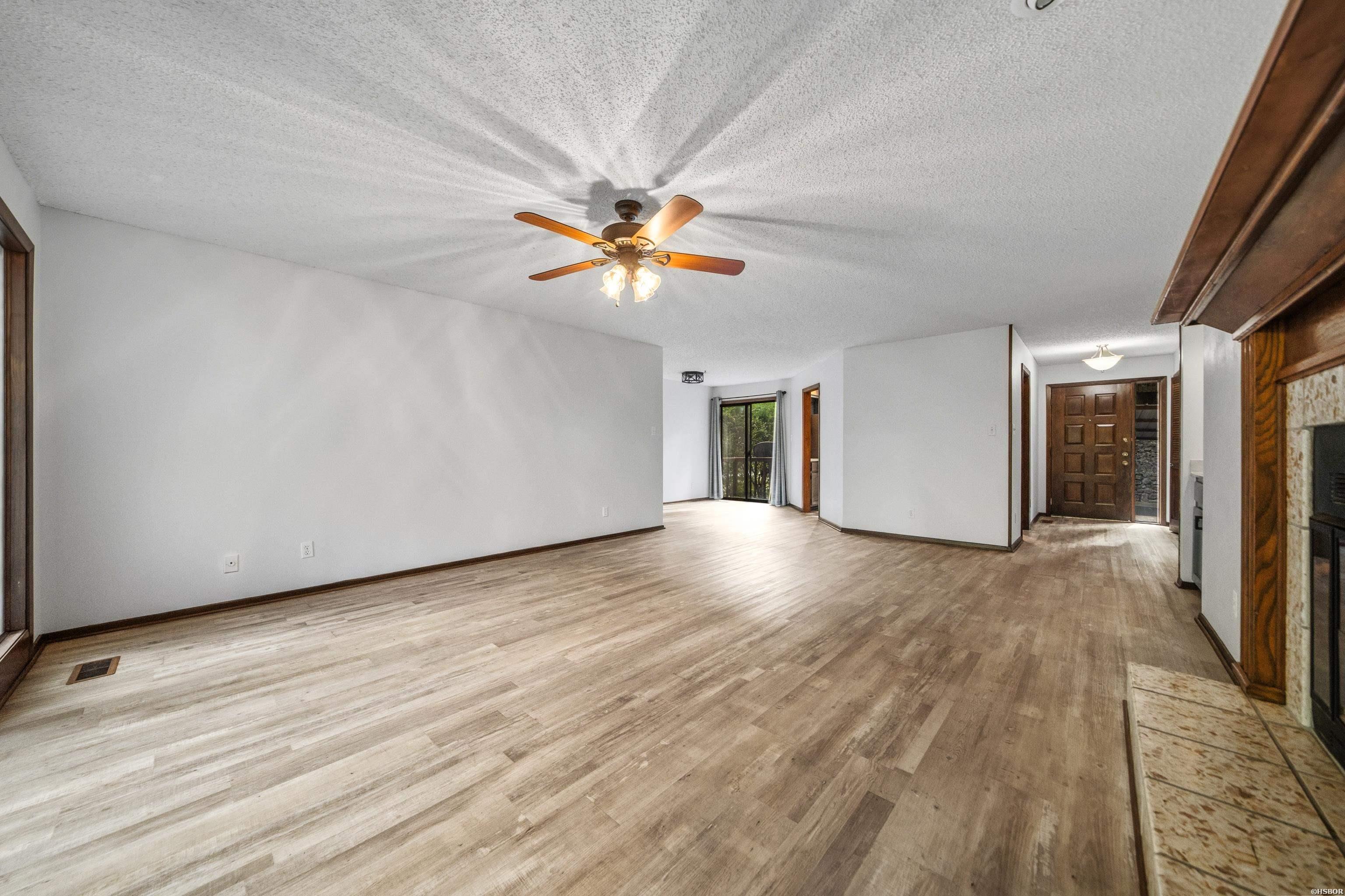2315 Lakeshore Drive Property Photo 10