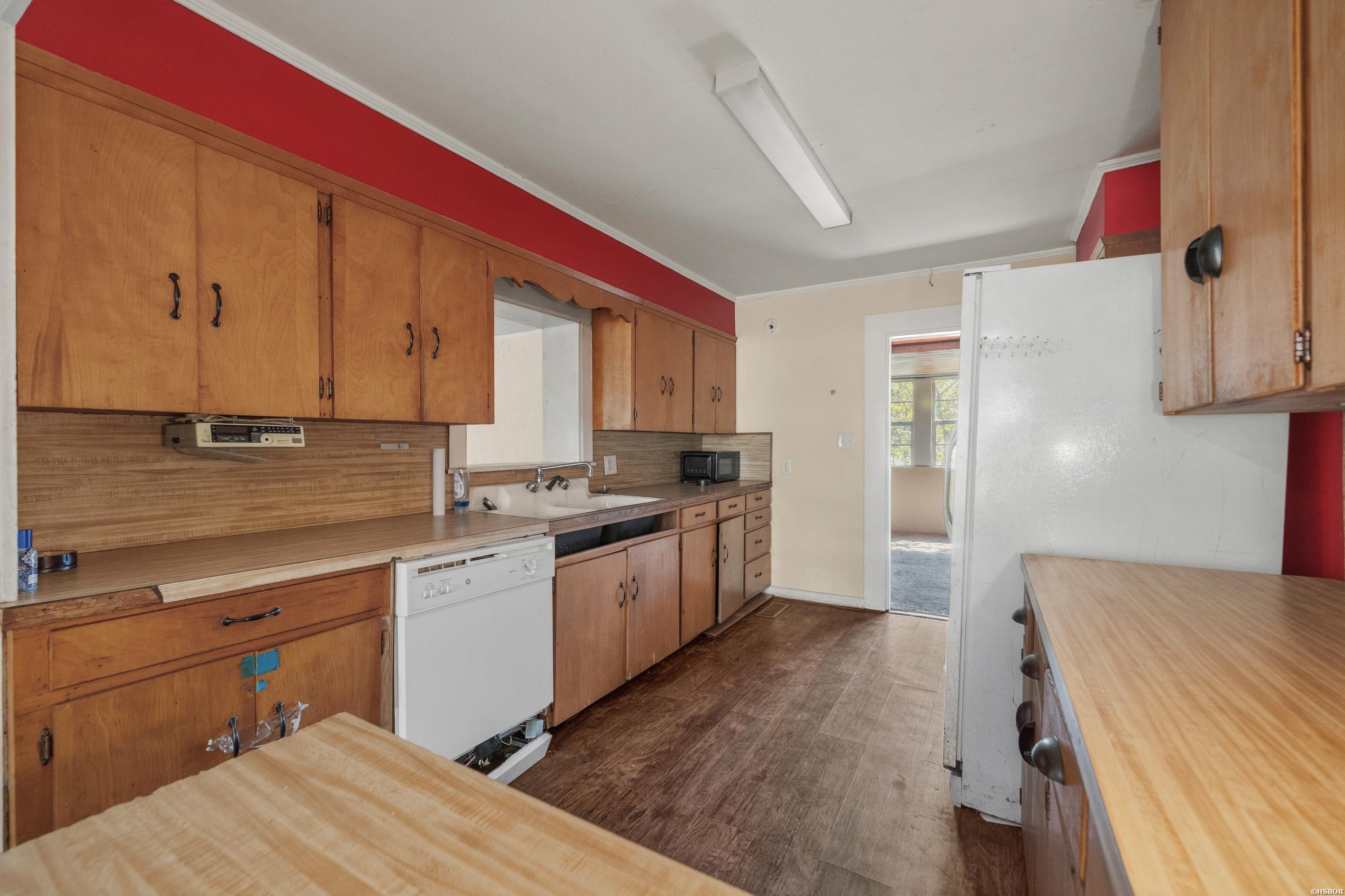 211 Jerome Street Property Photo 12
