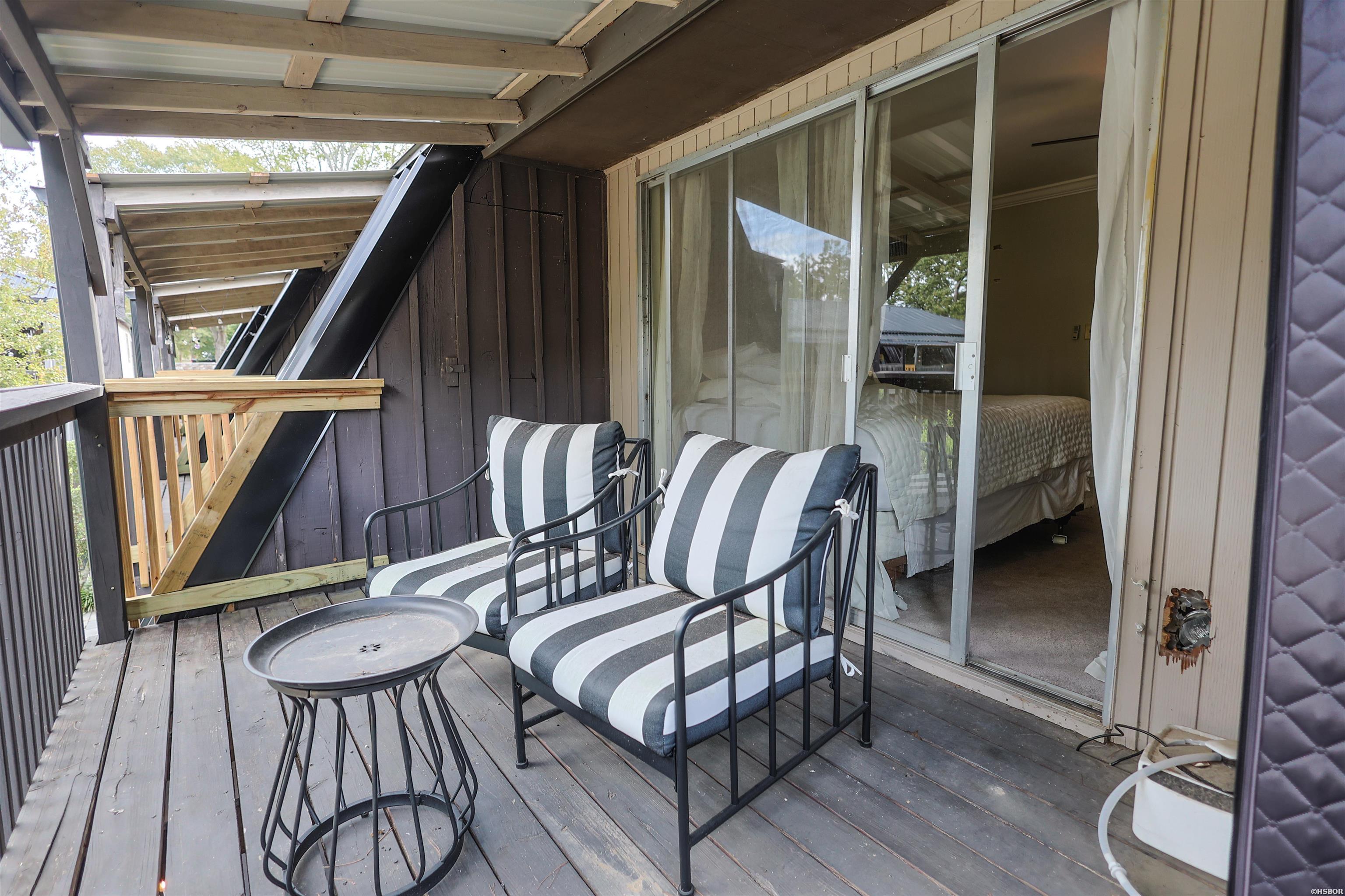 100 Discovery Bay Lane Property Photo 14