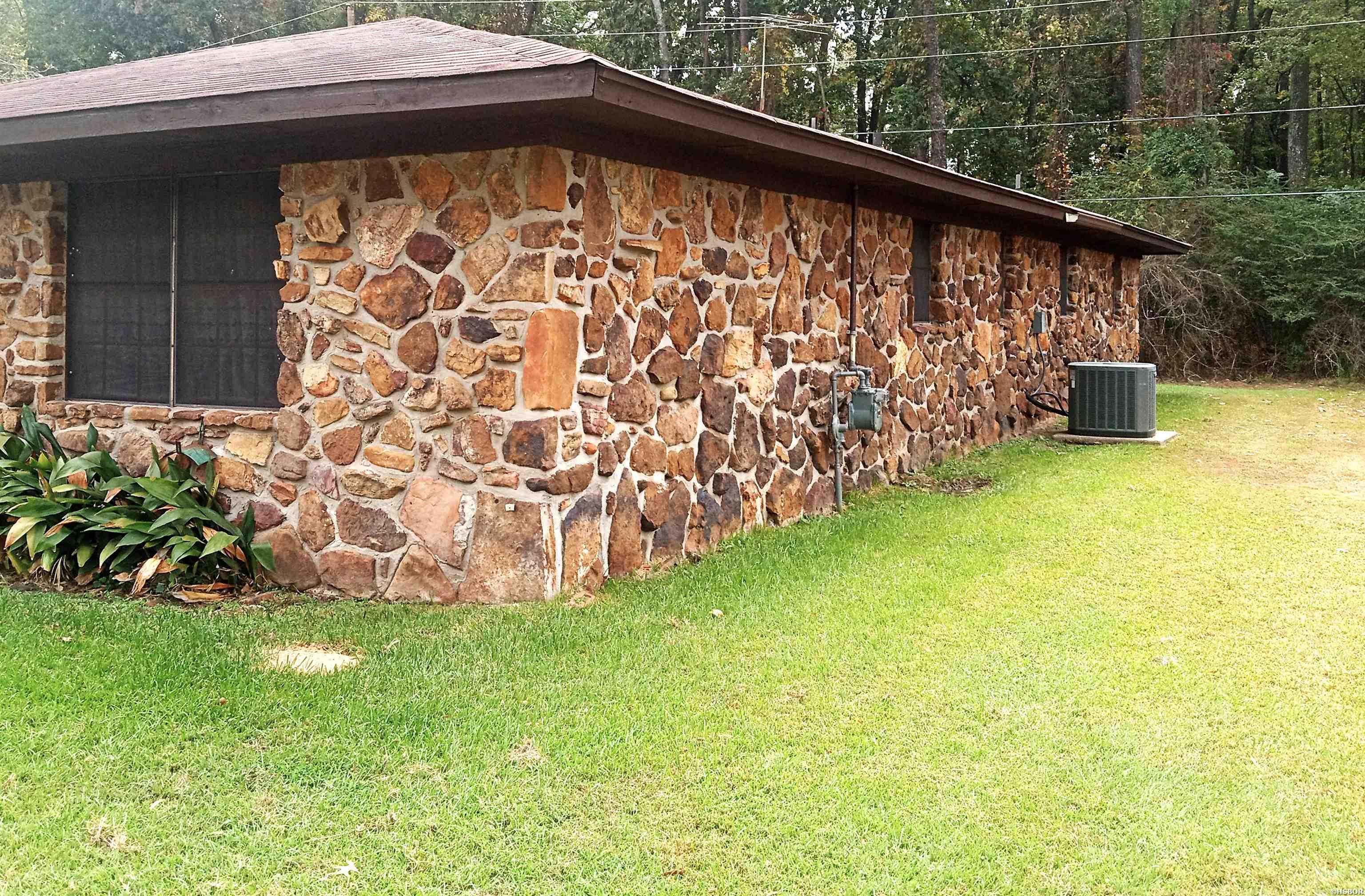 2004 Wellington Drive Property Photo 3
