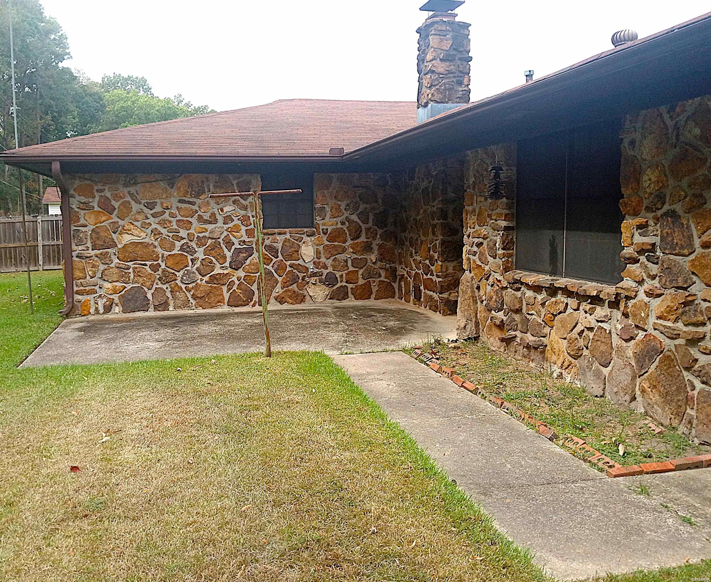 2004 Wellington Drive Property Photo 4