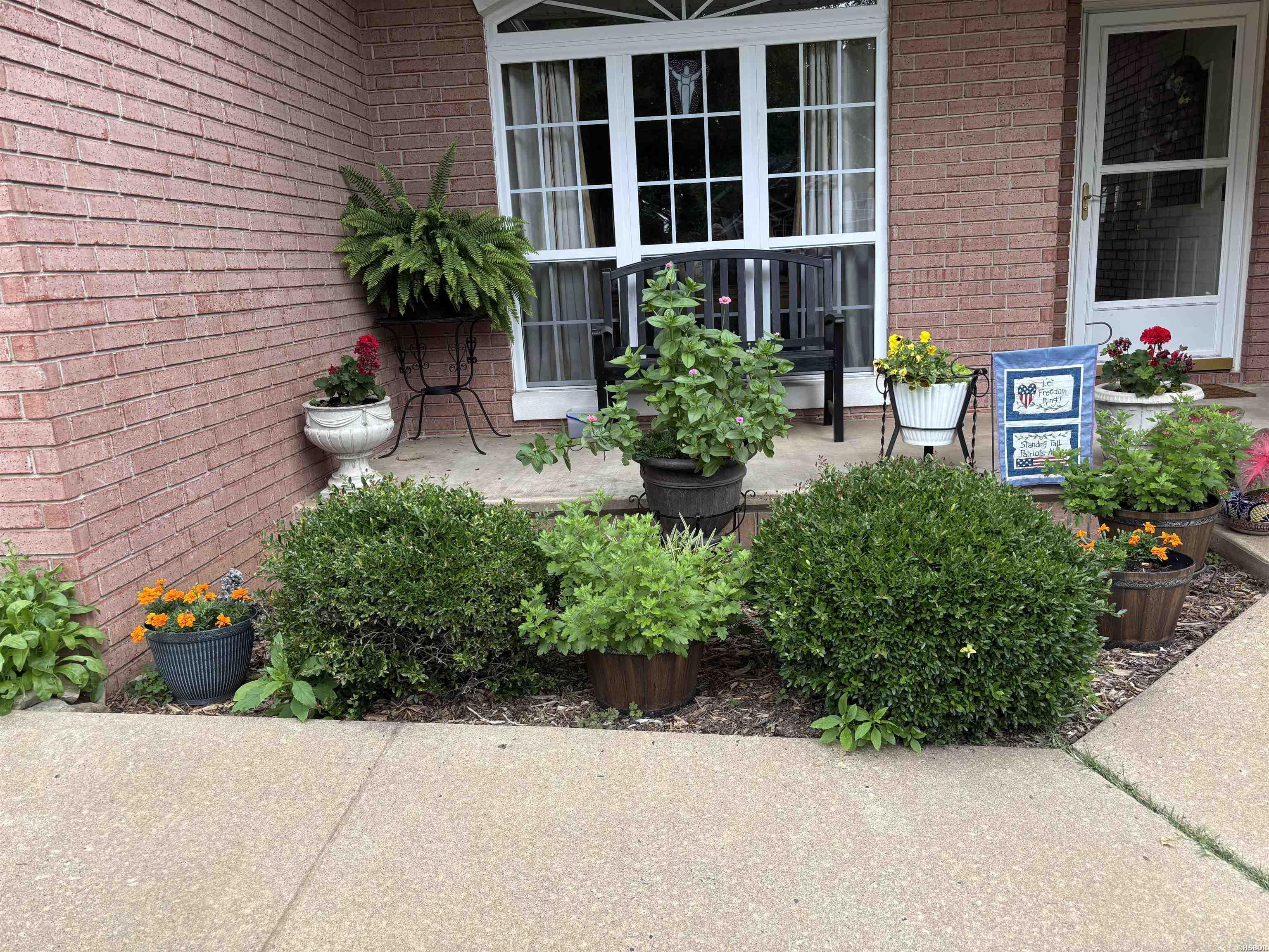 117 Shady Woods Court Property Photo 4