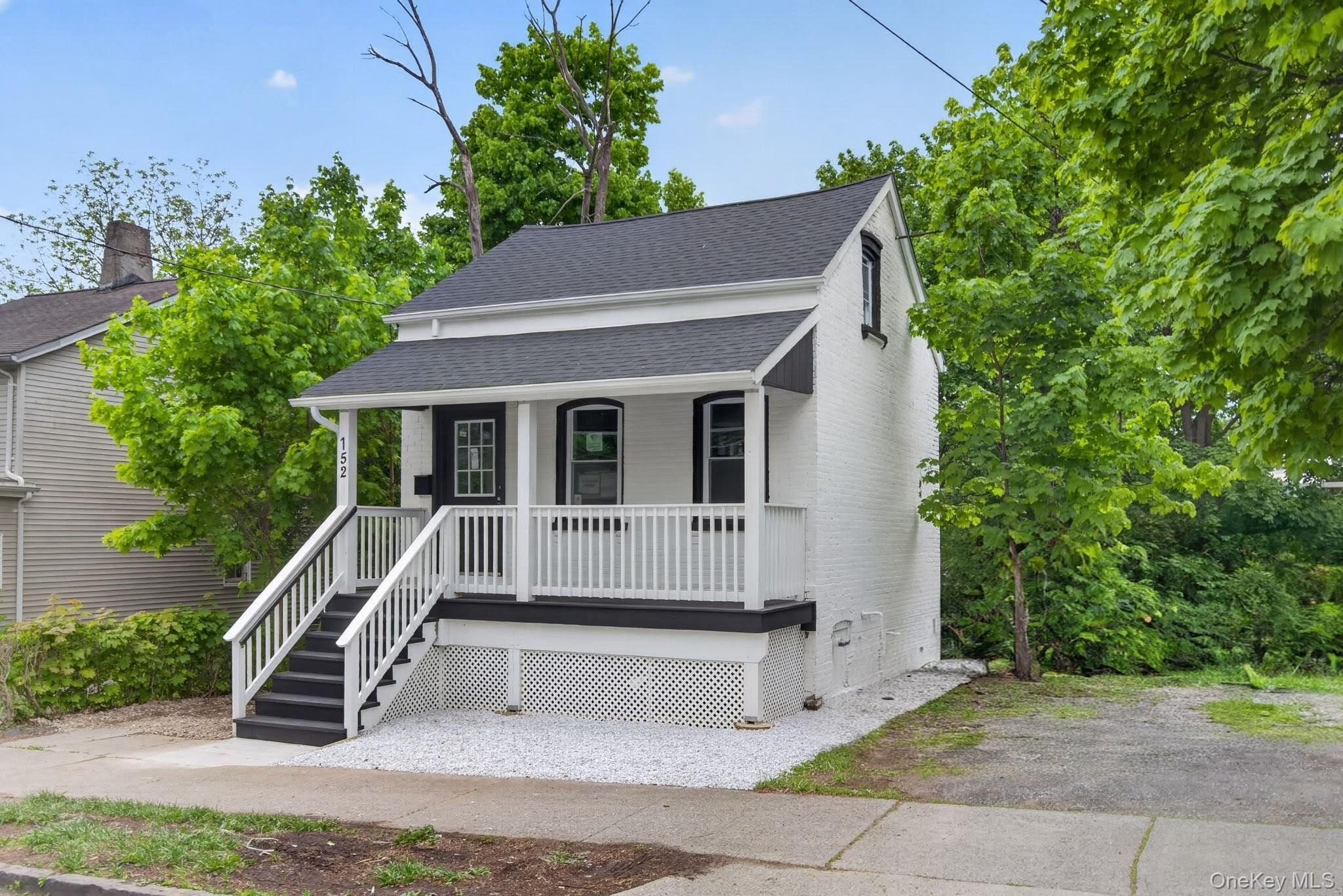 152 N Clinton Street Property Photo 1