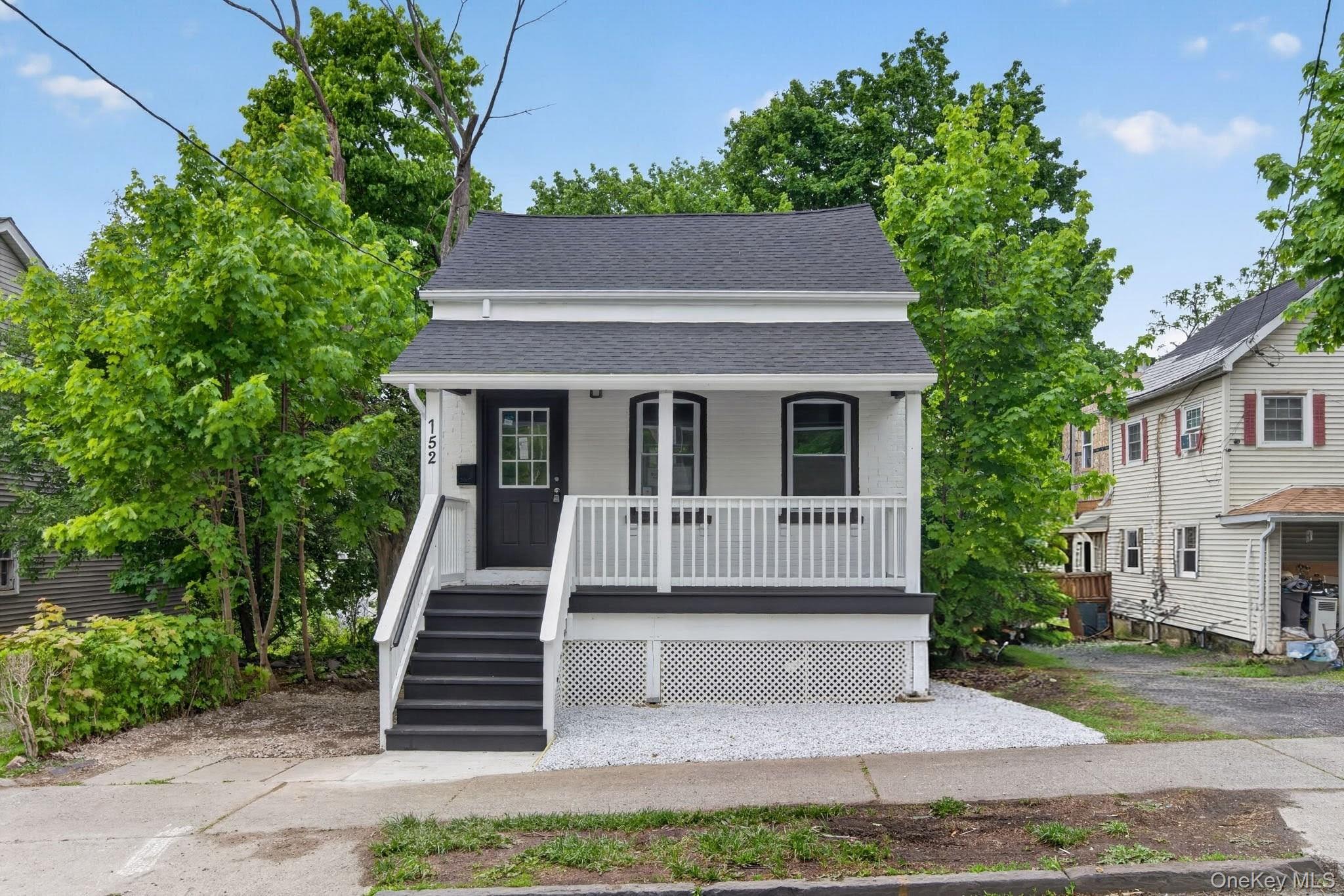 152 N Clinton Street Property Photo 2