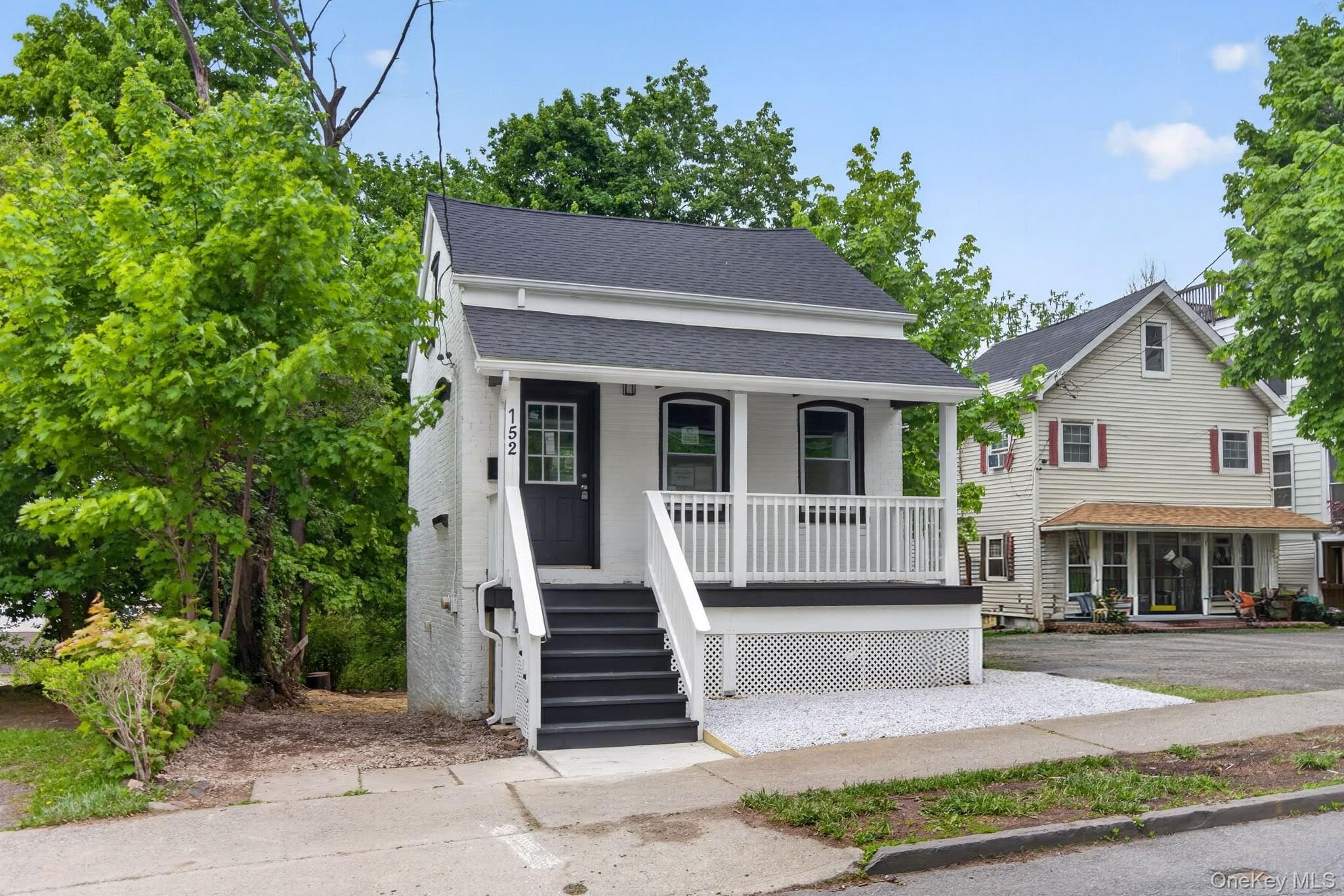 152 N Clinton Street Property Photo 3