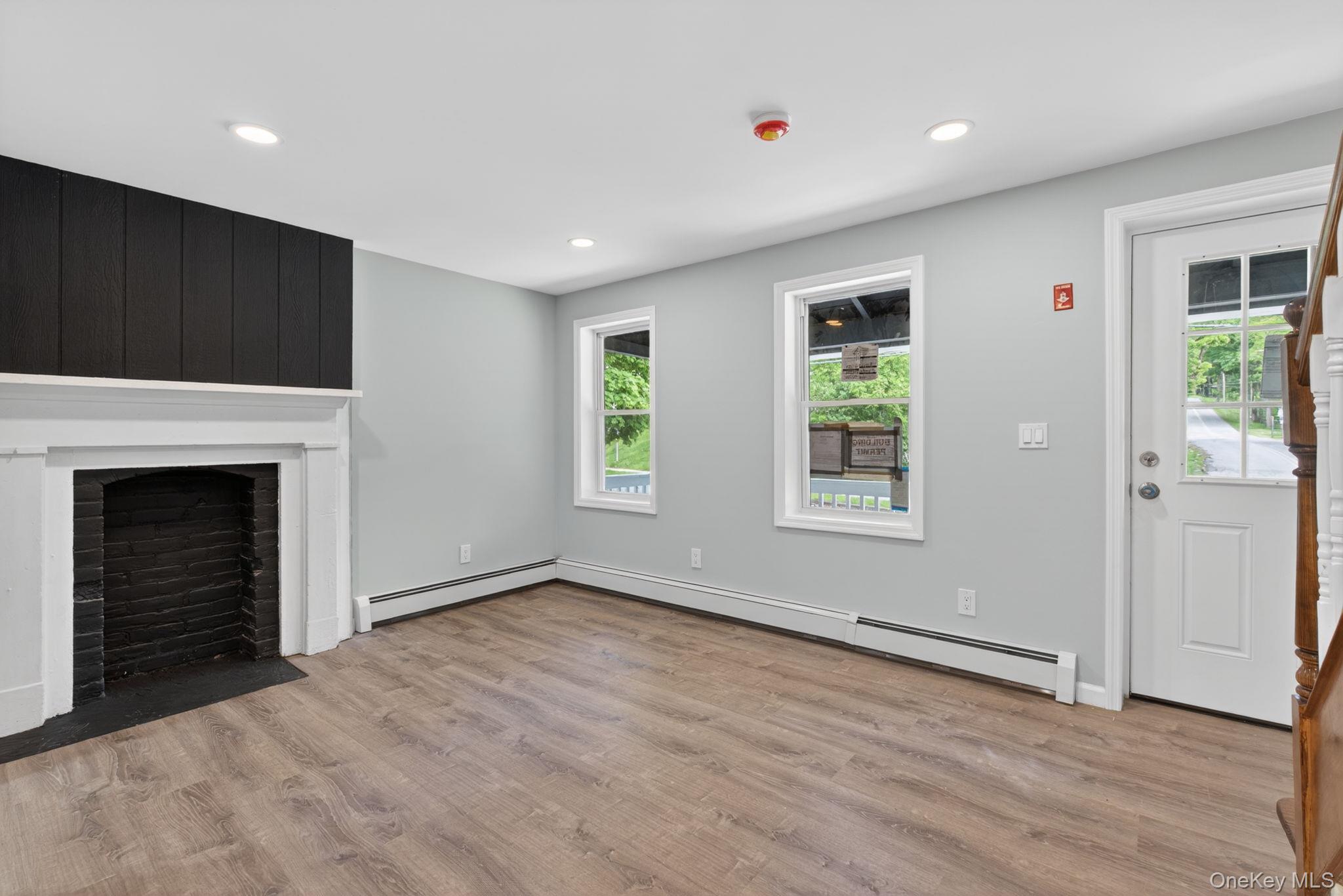 152 N Clinton Street Property Photo 4