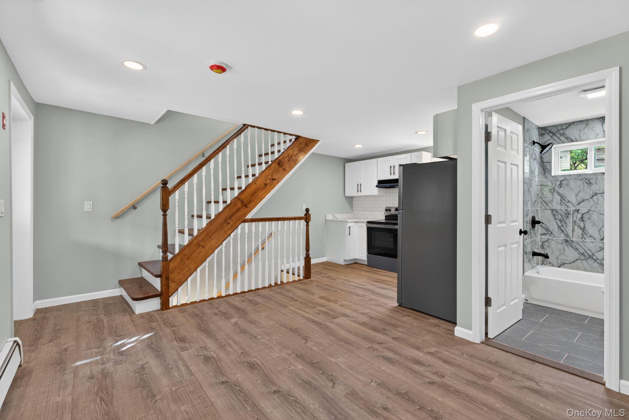 152 N Clinton Street Property Photo 6