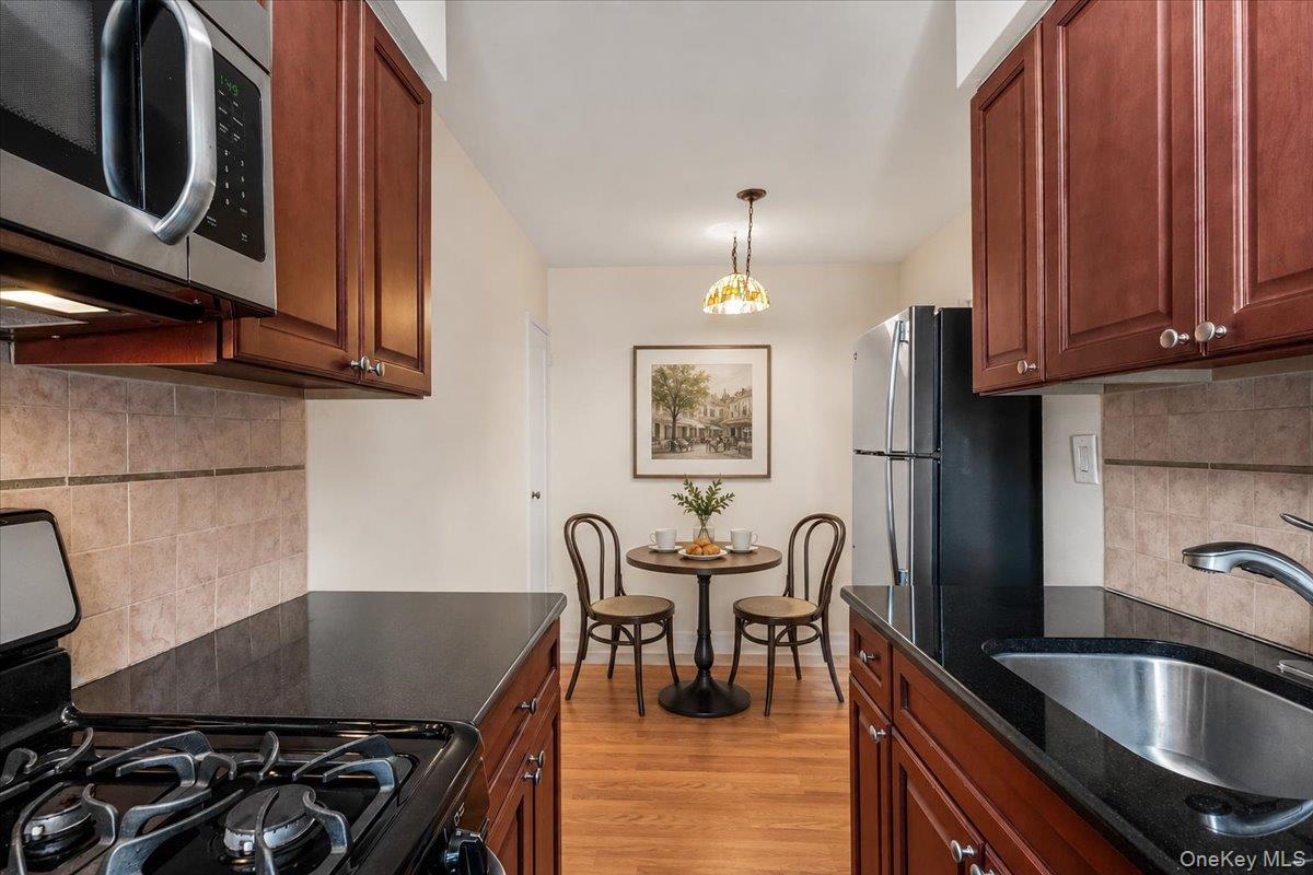 70 S Park Avenue 204 Property Photo 7