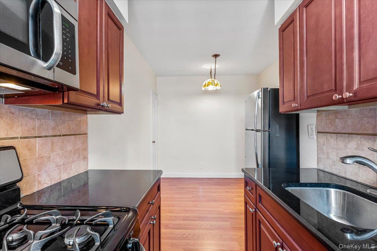 70 S Park Avenue 204 Property Photo 8