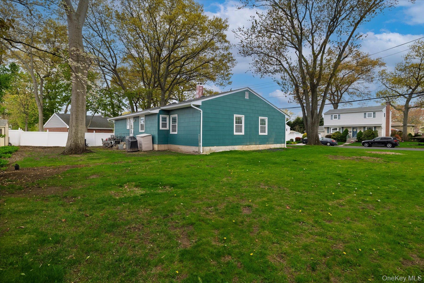 171 W 16th Street Property Photo 5