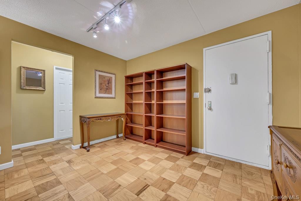 108 Sagamore Road 5e Property Photo 4