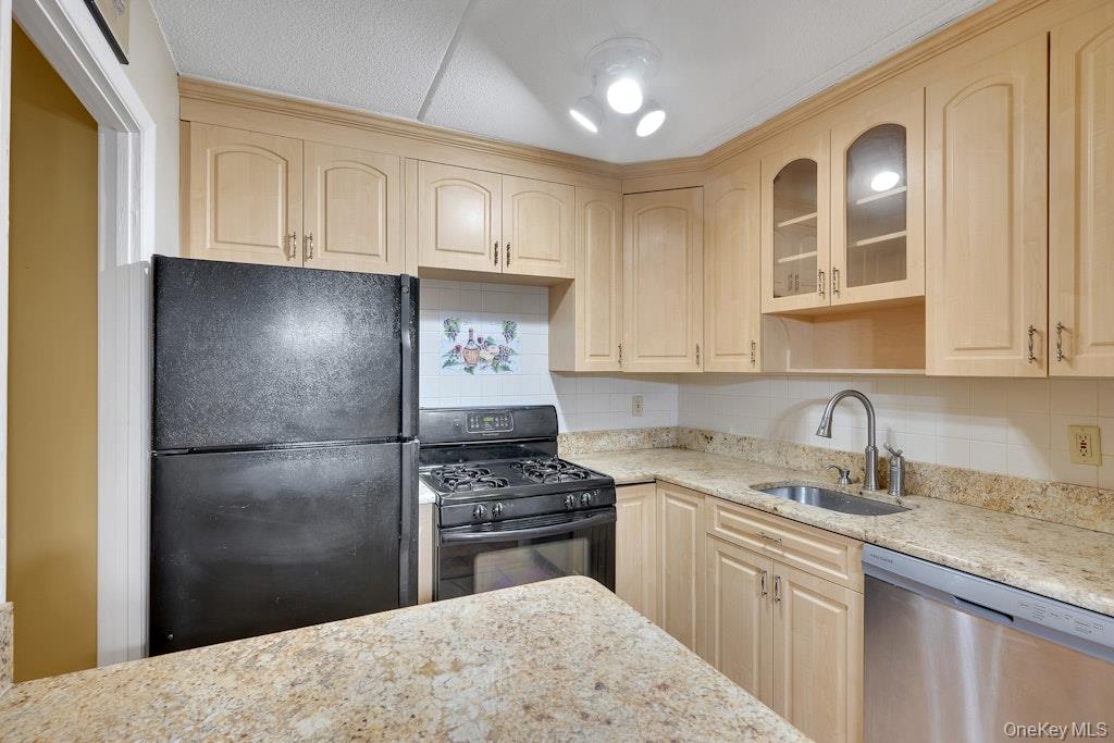 108 Sagamore Road 5e Property Photo 15