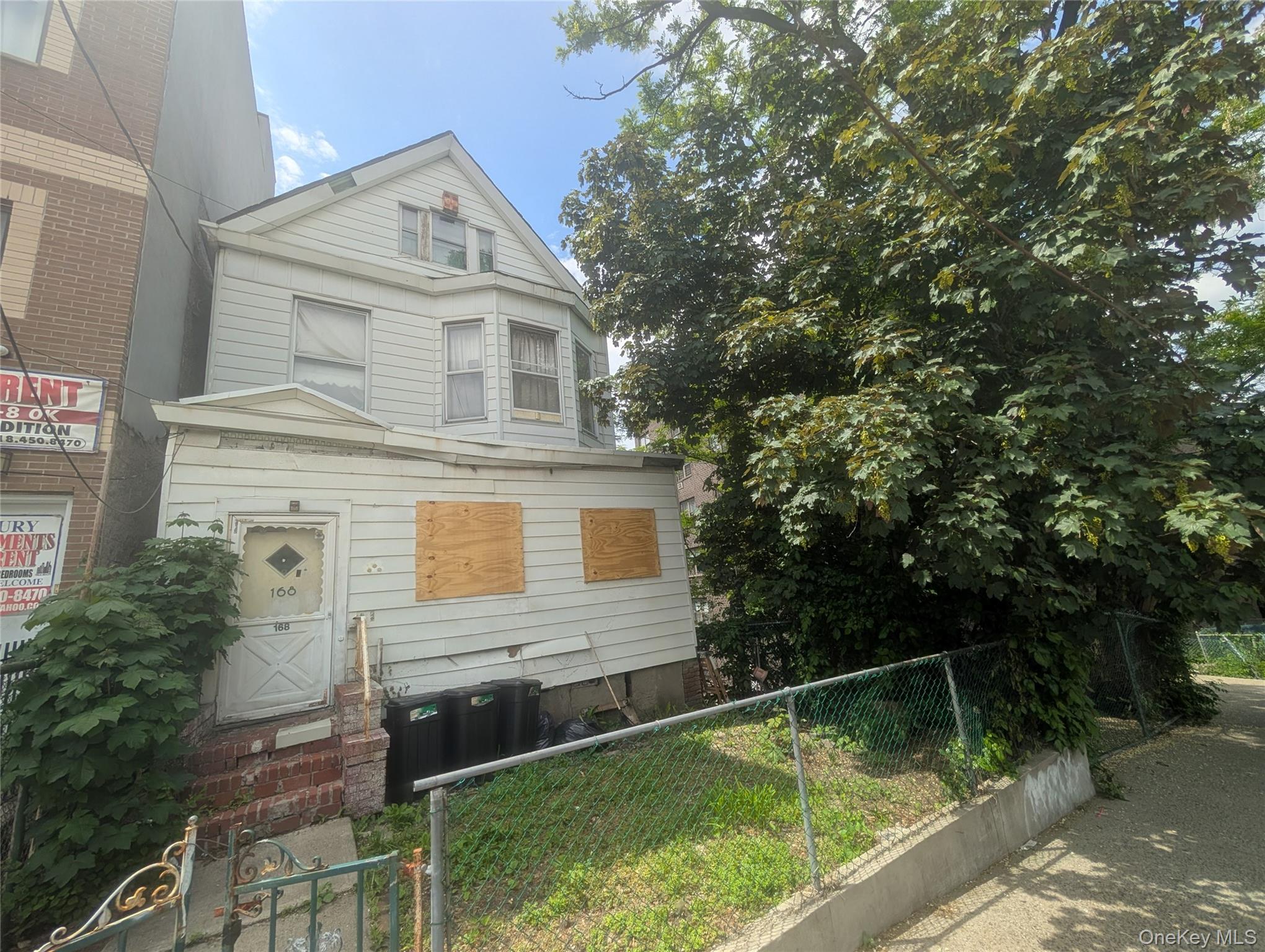 168 W Kingsbridge Road Property Photo 1