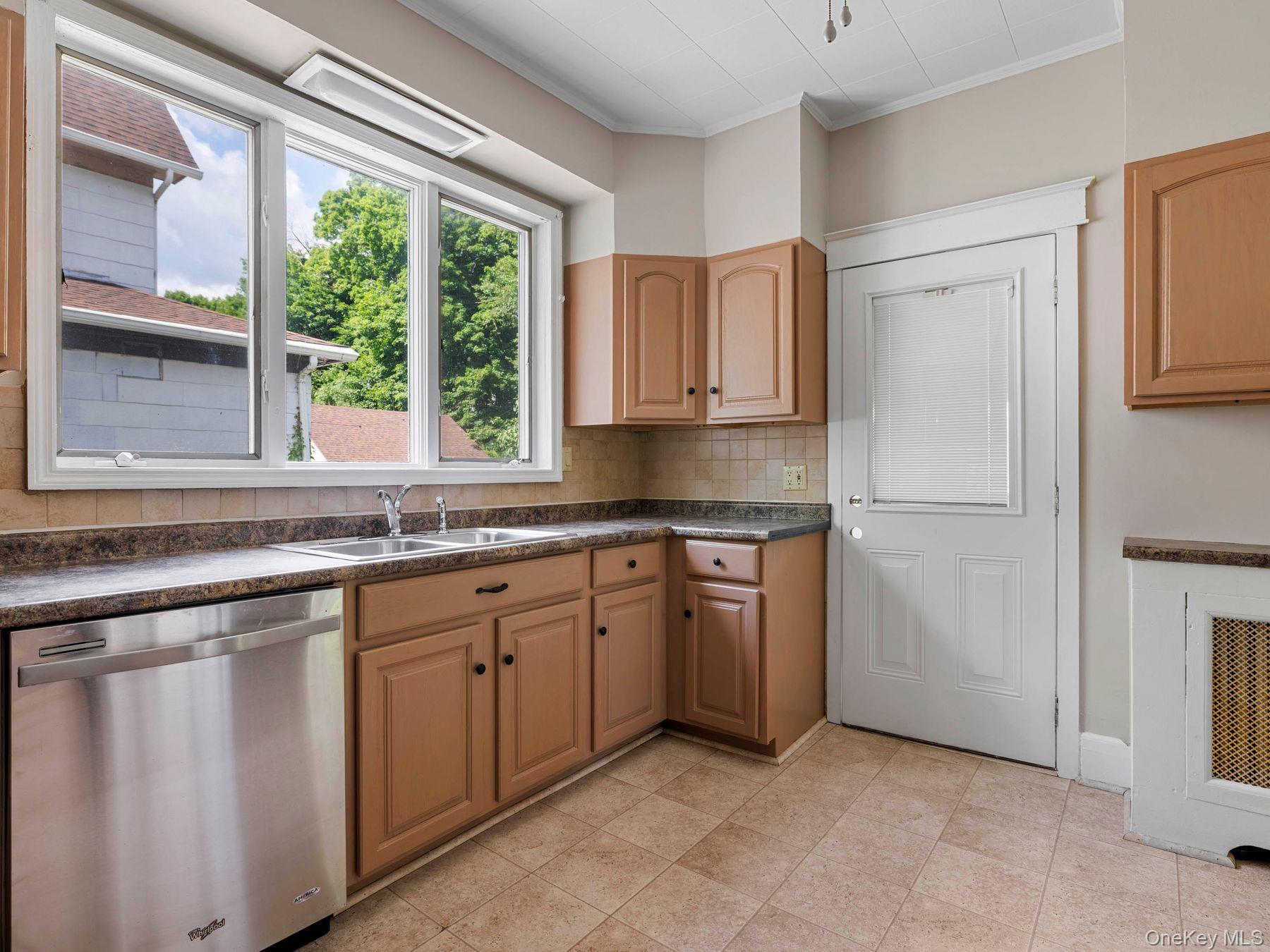 169 E Chester Street Property Photo 14