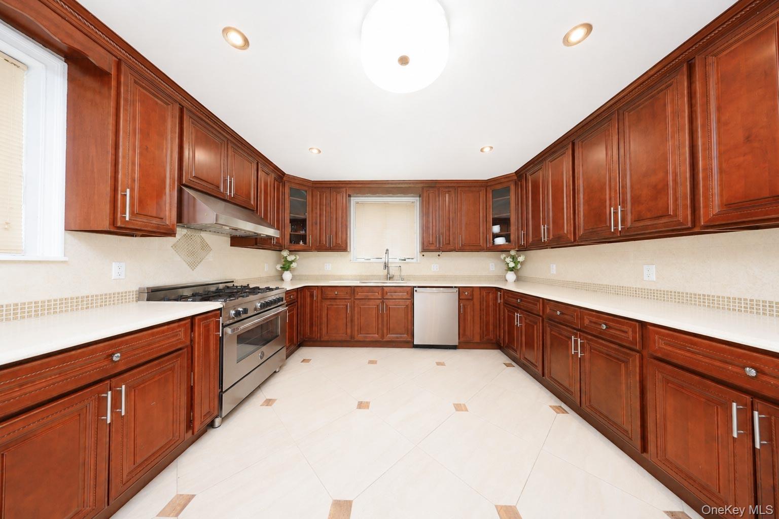 24809 Rushmore Avenue Property Photo 6