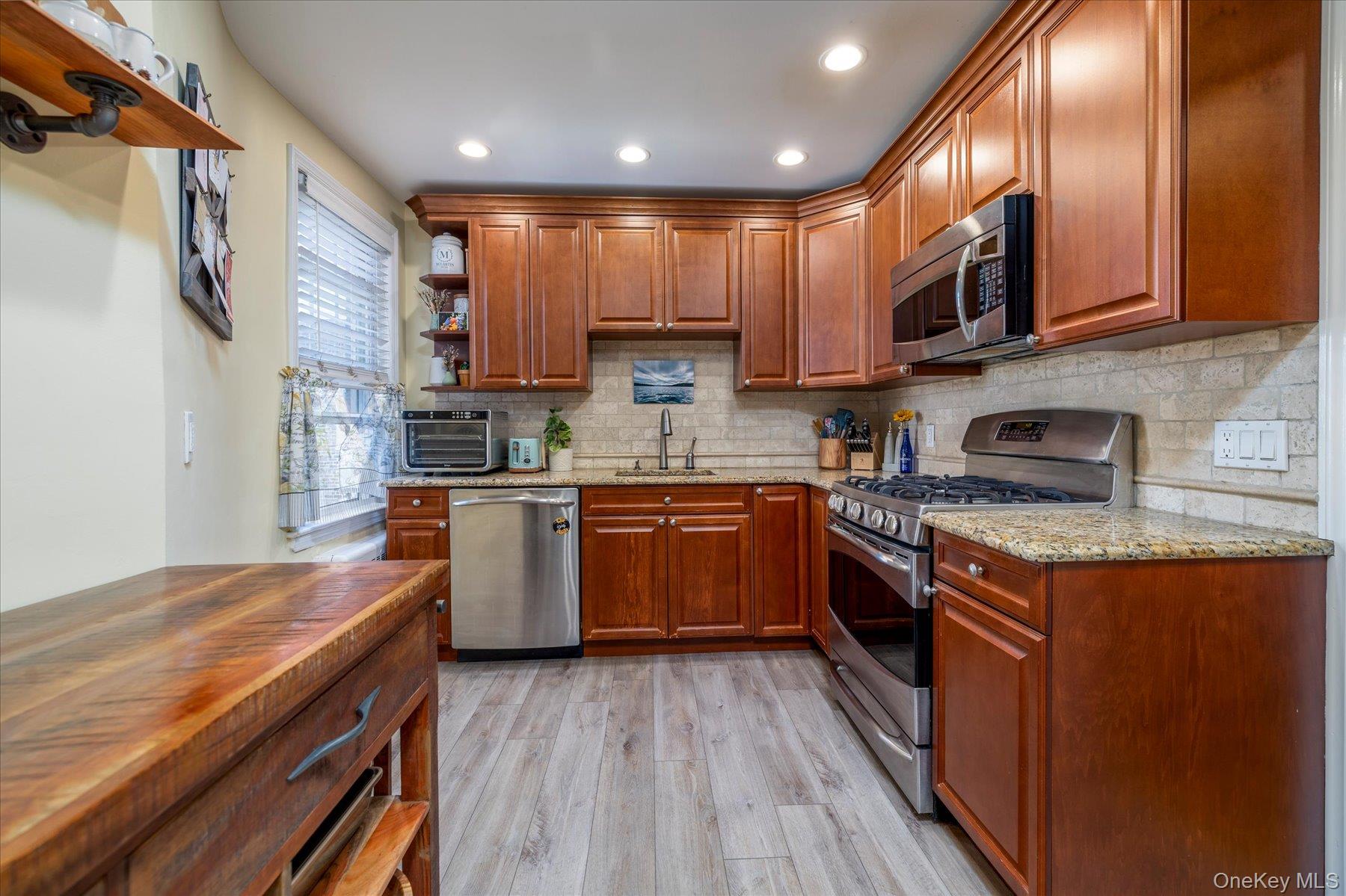 200 N Village Avenue F6 Property Photo 7
