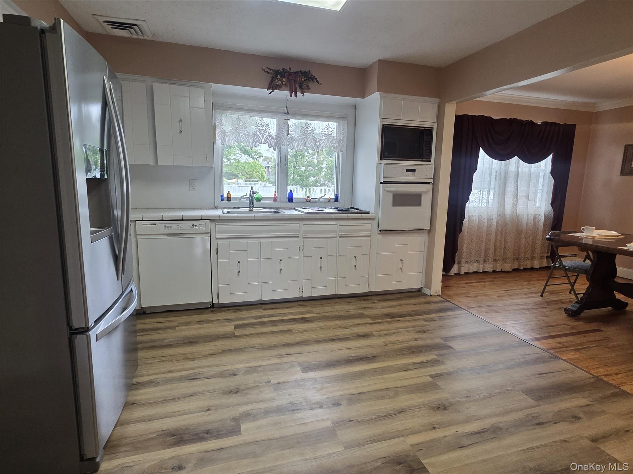 2663 Columbus Avenue Property Photo 3