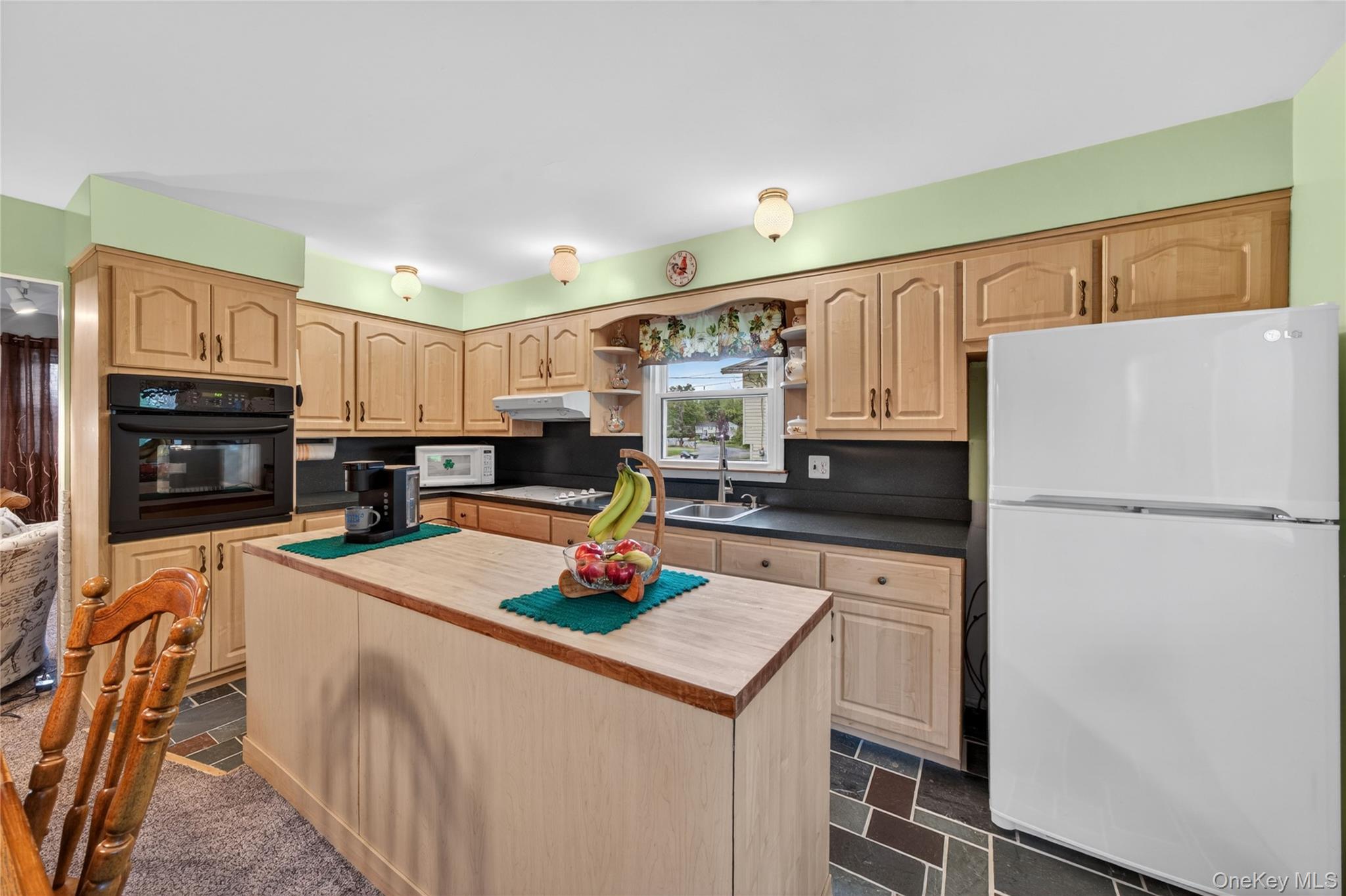 364 Lake Shore Drive Property Photo 11