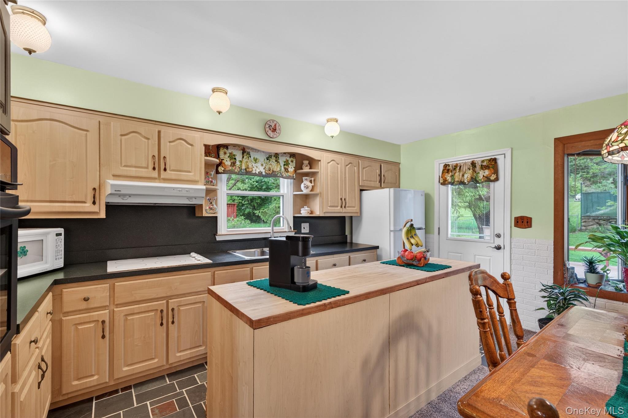364 Lake Shore Drive Property Photo 12