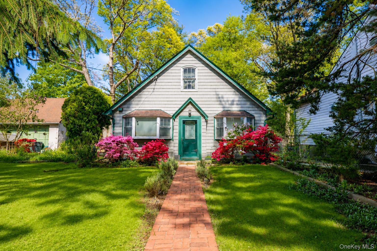 2027 Oakland Avenue Property Photo 1