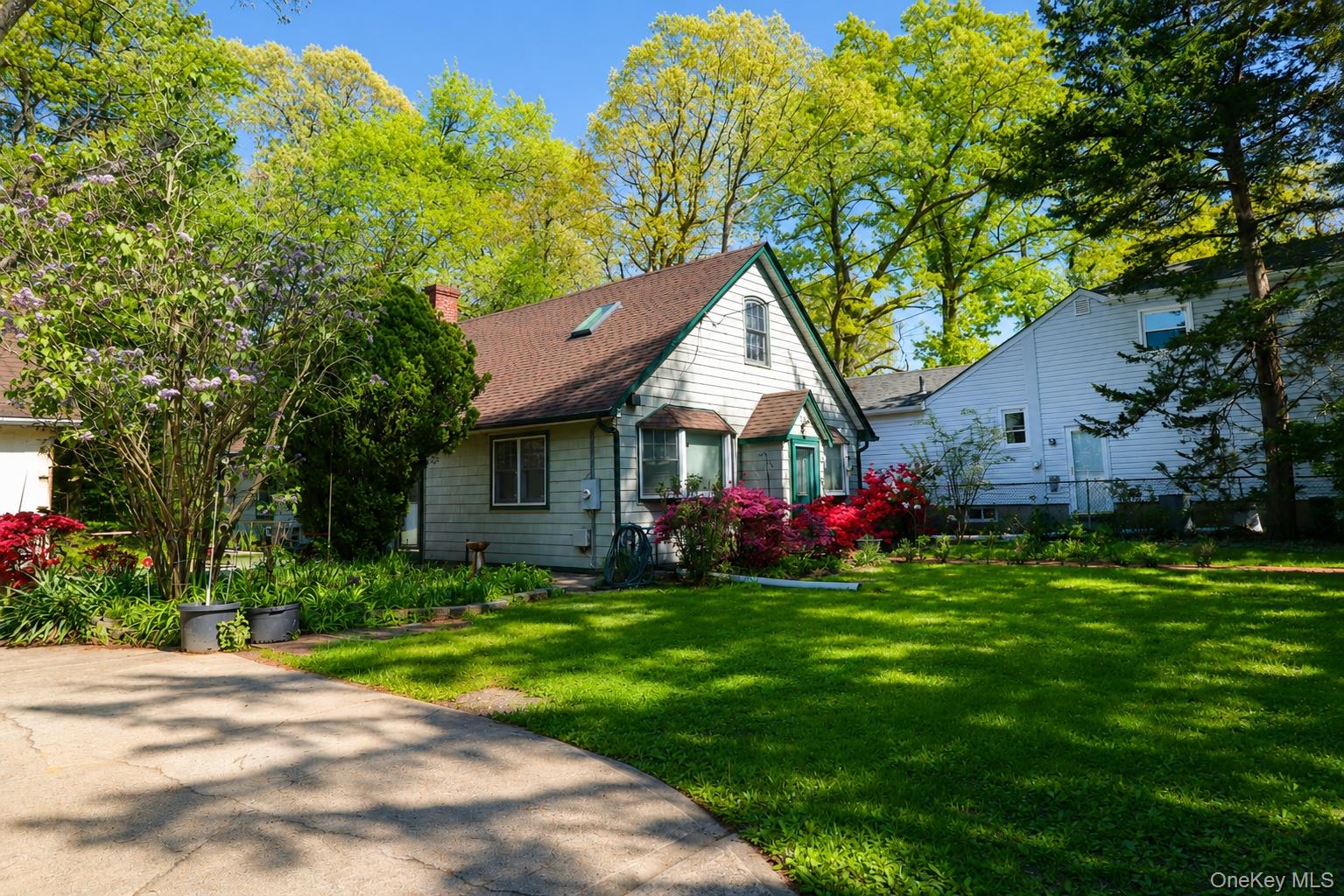 2027 Oakland Avenue Property Photo 2