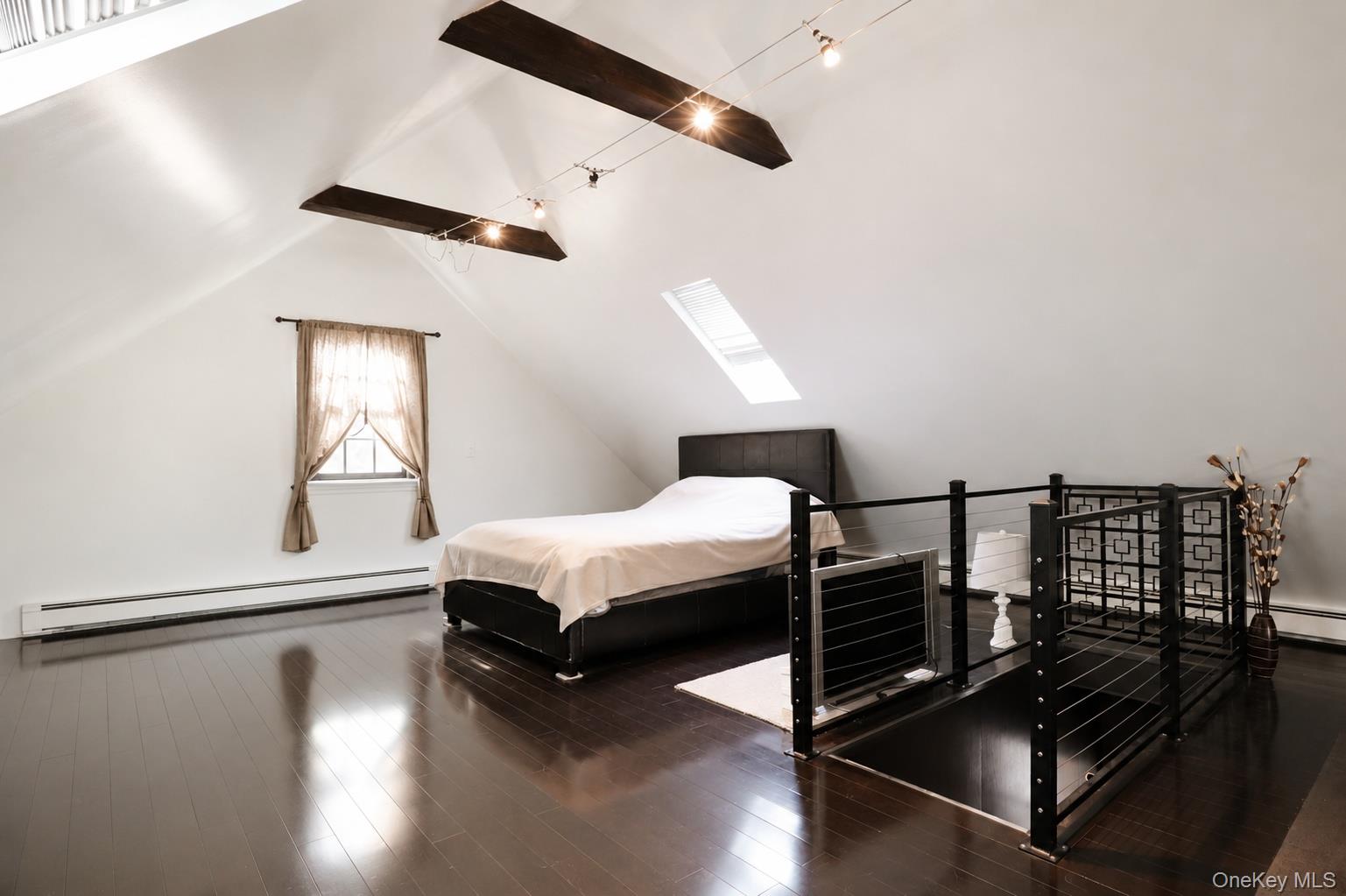 2027 Oakland Avenue Property Photo 5