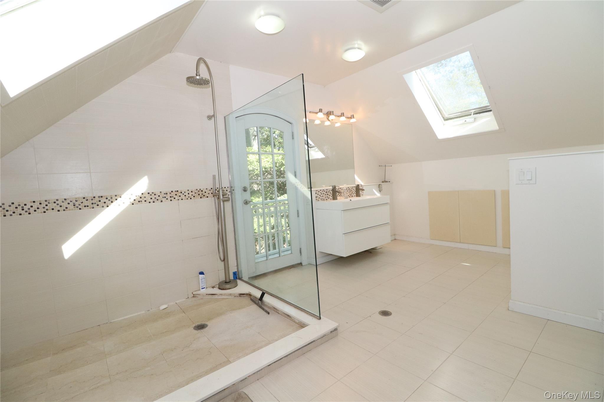 2027 Oakland Avenue Property Photo 27