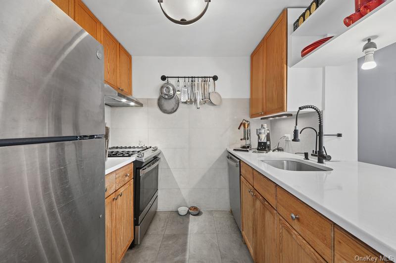 4-74 48th Avenue Ph1h Property Photo 6