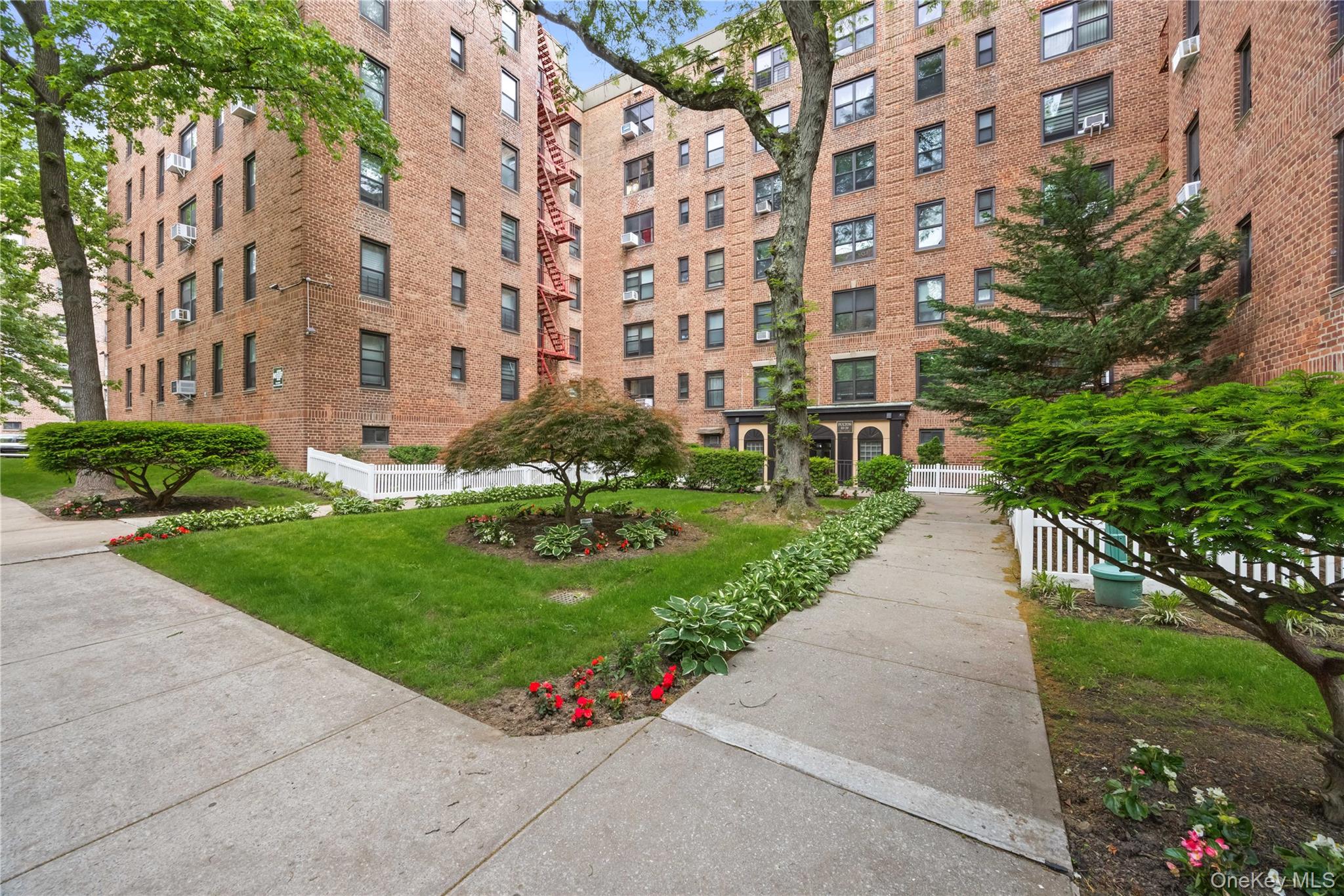83-20 98 Street 4E Property Photo 1