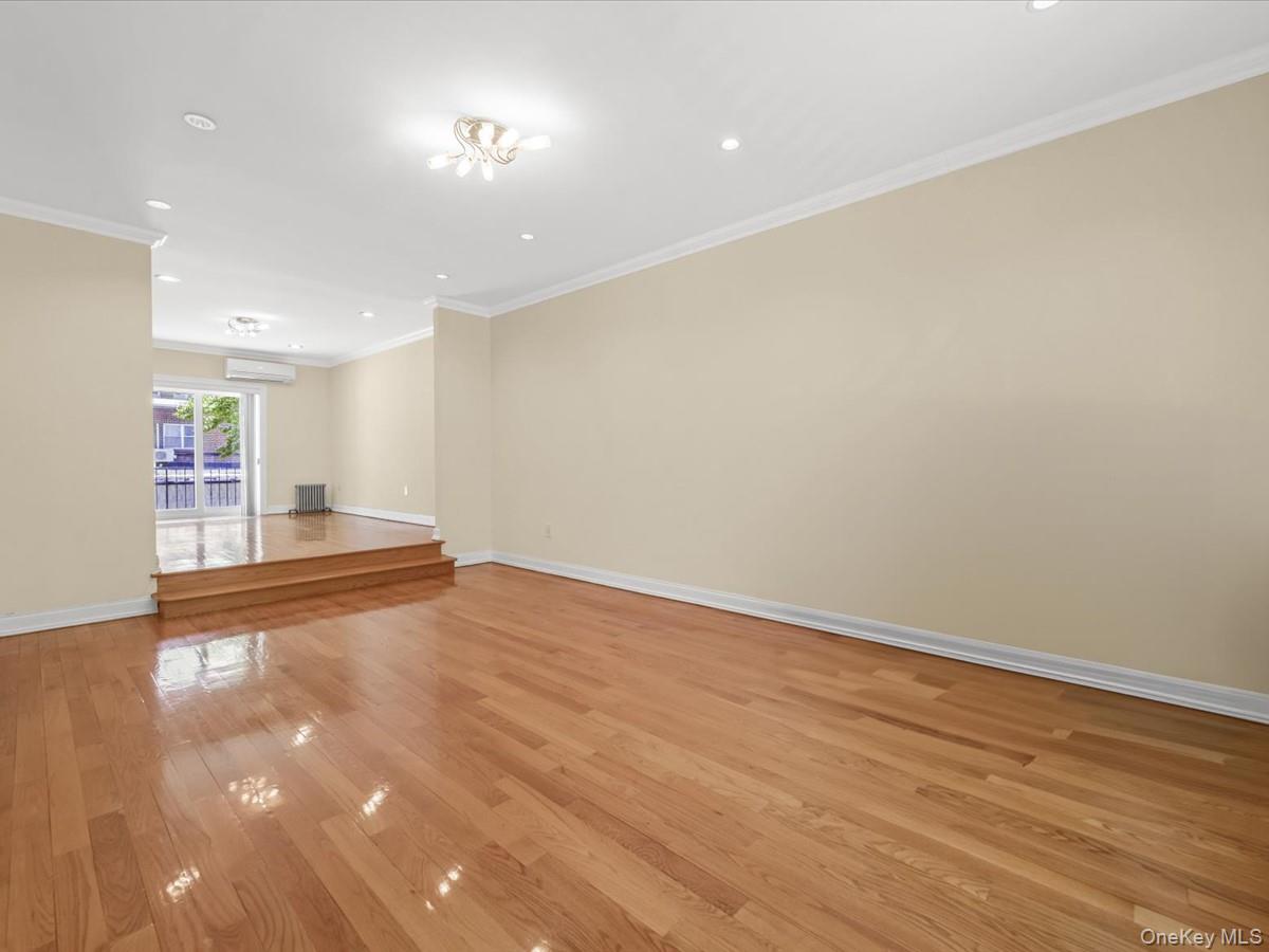 10018 67th Drive Property Photo 4