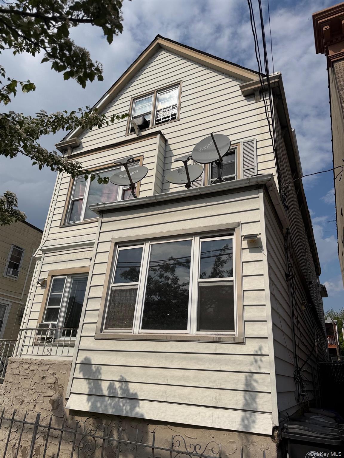 1714 Saint Peters Avenue Property Photo 2