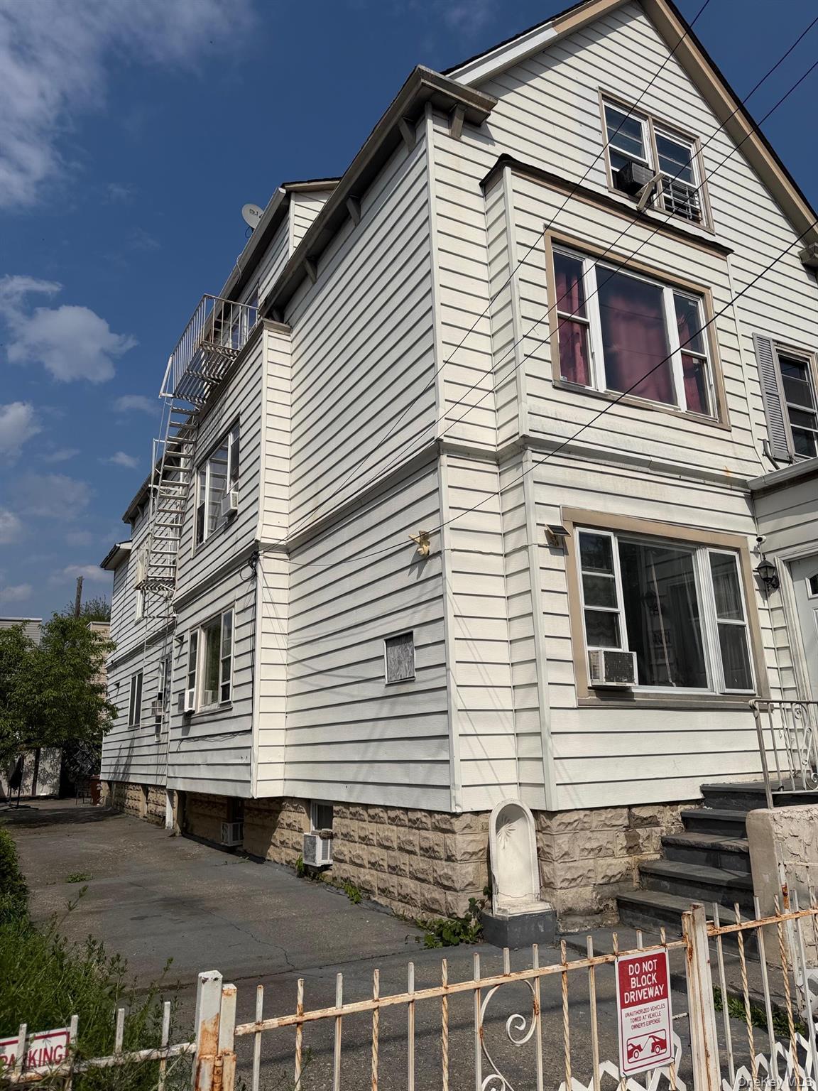 1714 Saint Peters Avenue Property Photo 3