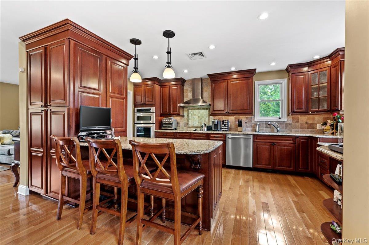 56 Middle Lane Property Photo 8
