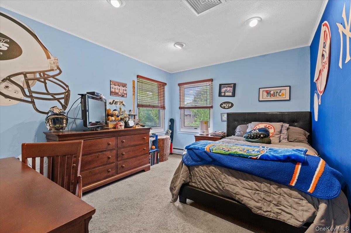 56 Middle Lane Property Photo 20