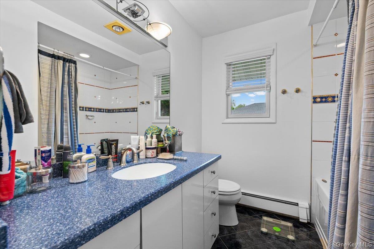 56 Middle Lane Property Photo 21