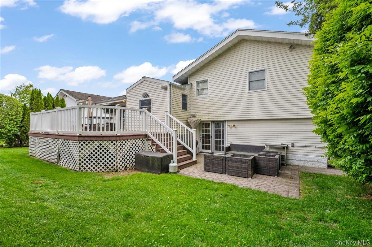 56 Middle Lane Property Photo 29