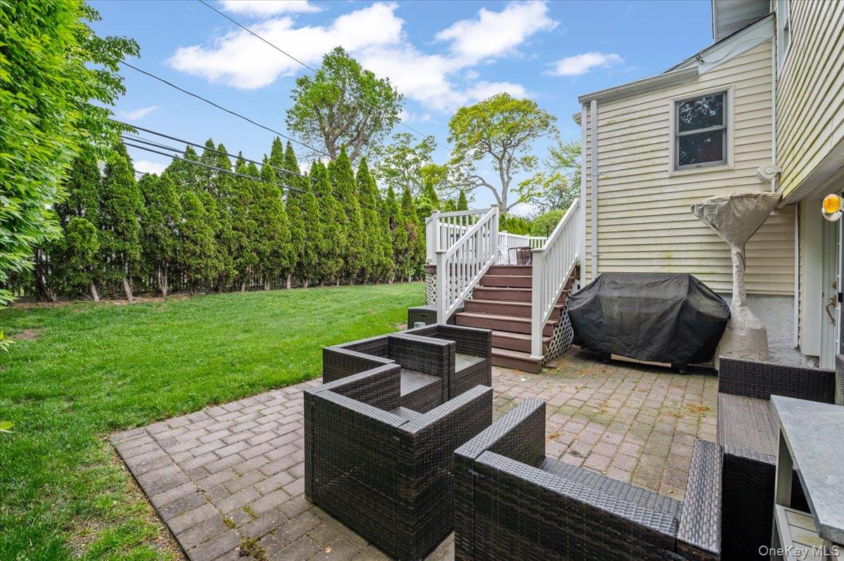 56 Middle Lane Property Photo 30