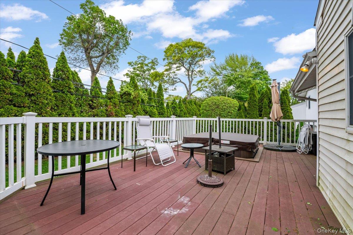 56 Middle Lane Property Photo 31