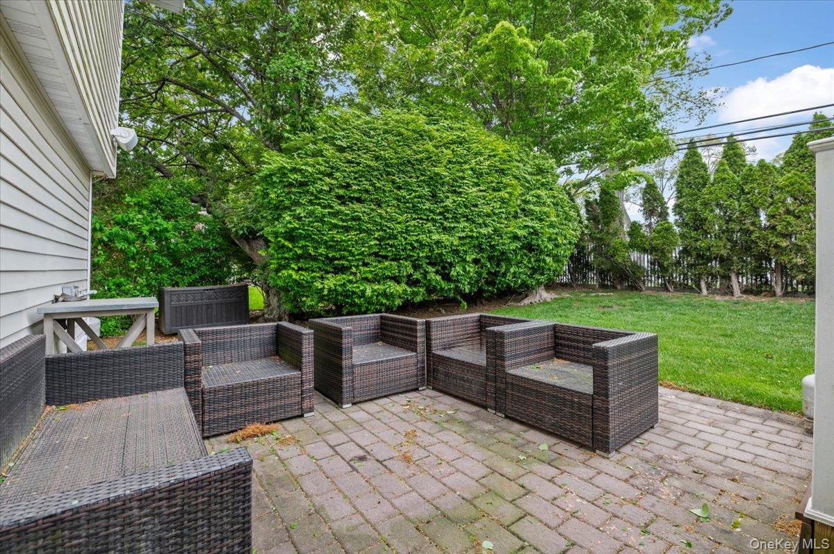 56 Middle Lane Property Photo 32