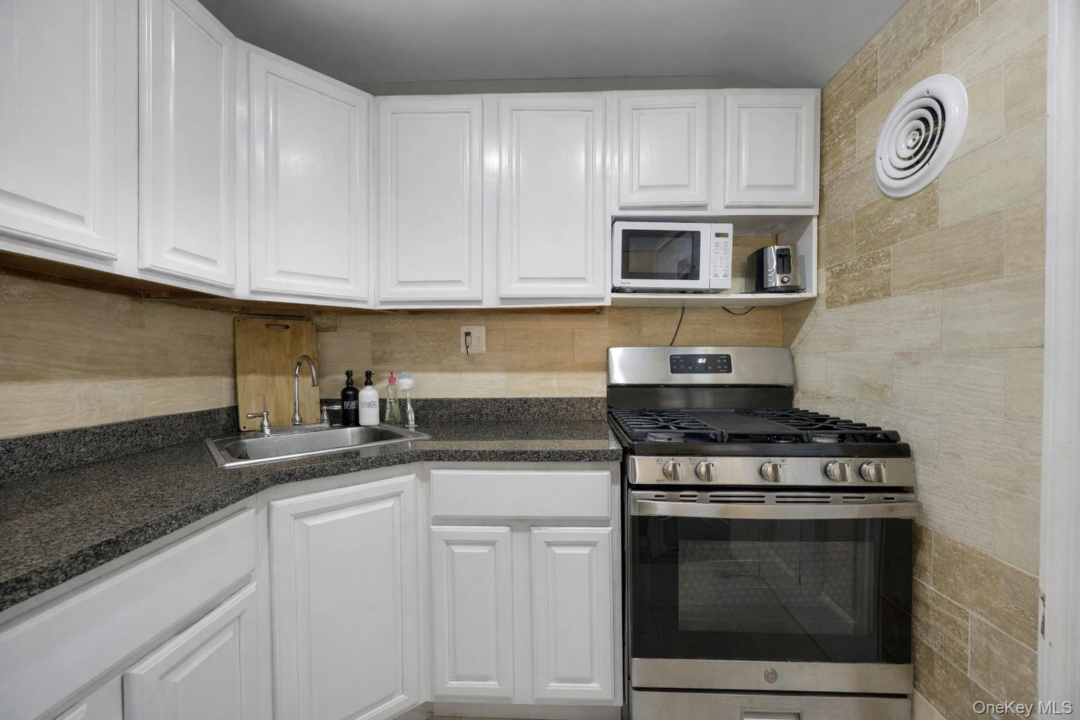 920 Union Avenue A Property Photo 9