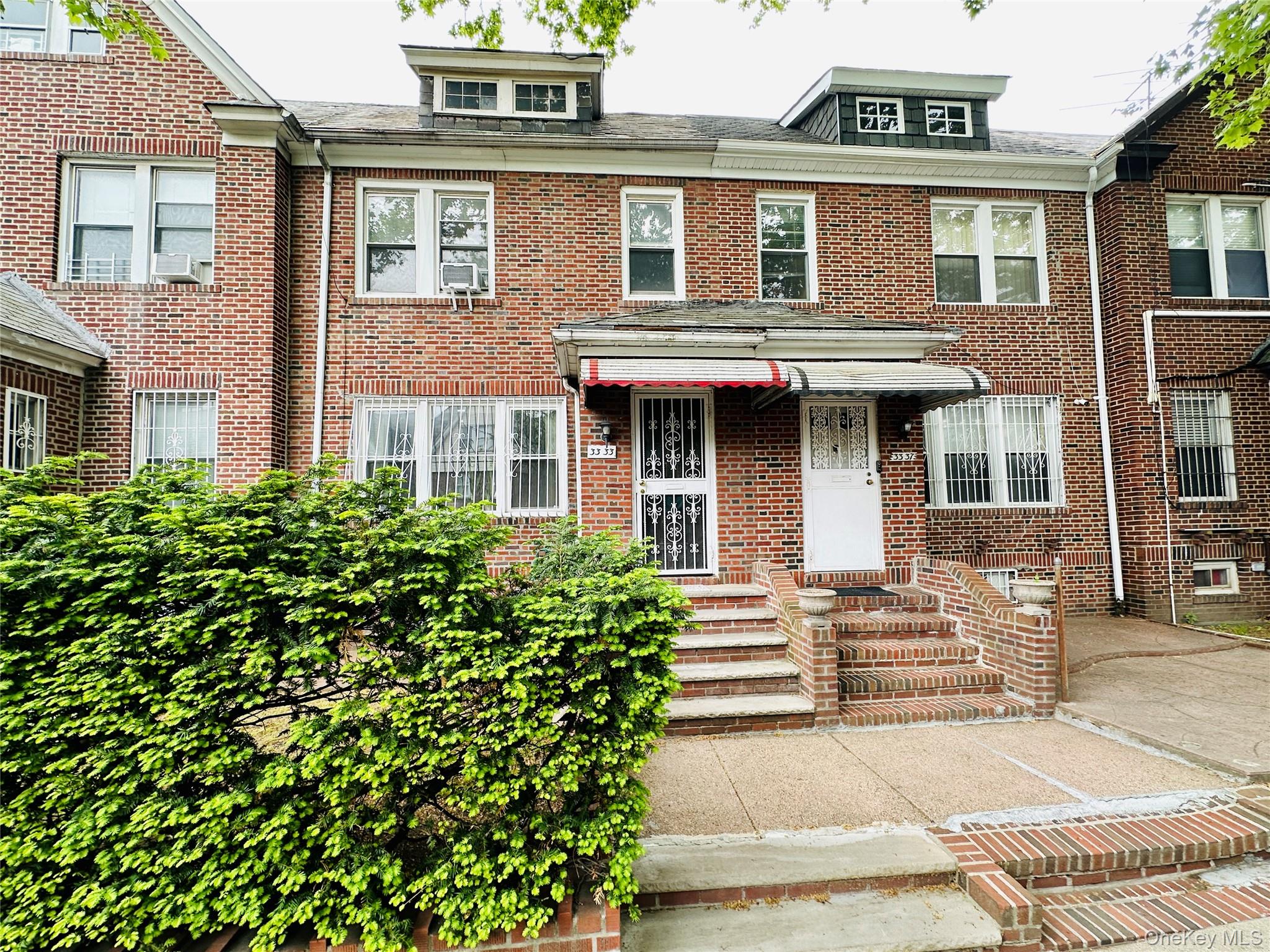 33-33 72nd Street Property Photo 1