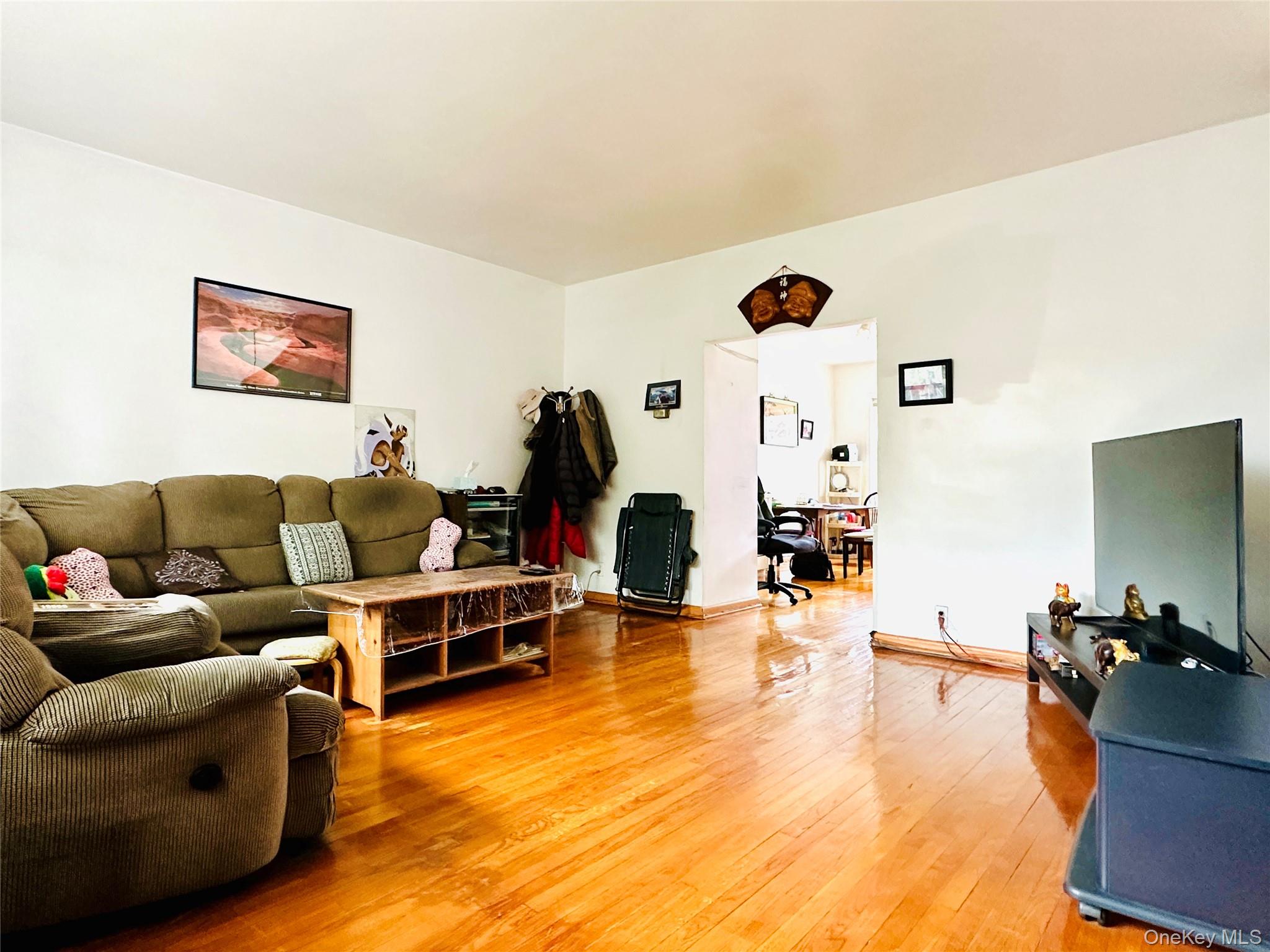 33-33 72nd Street Property Photo 4